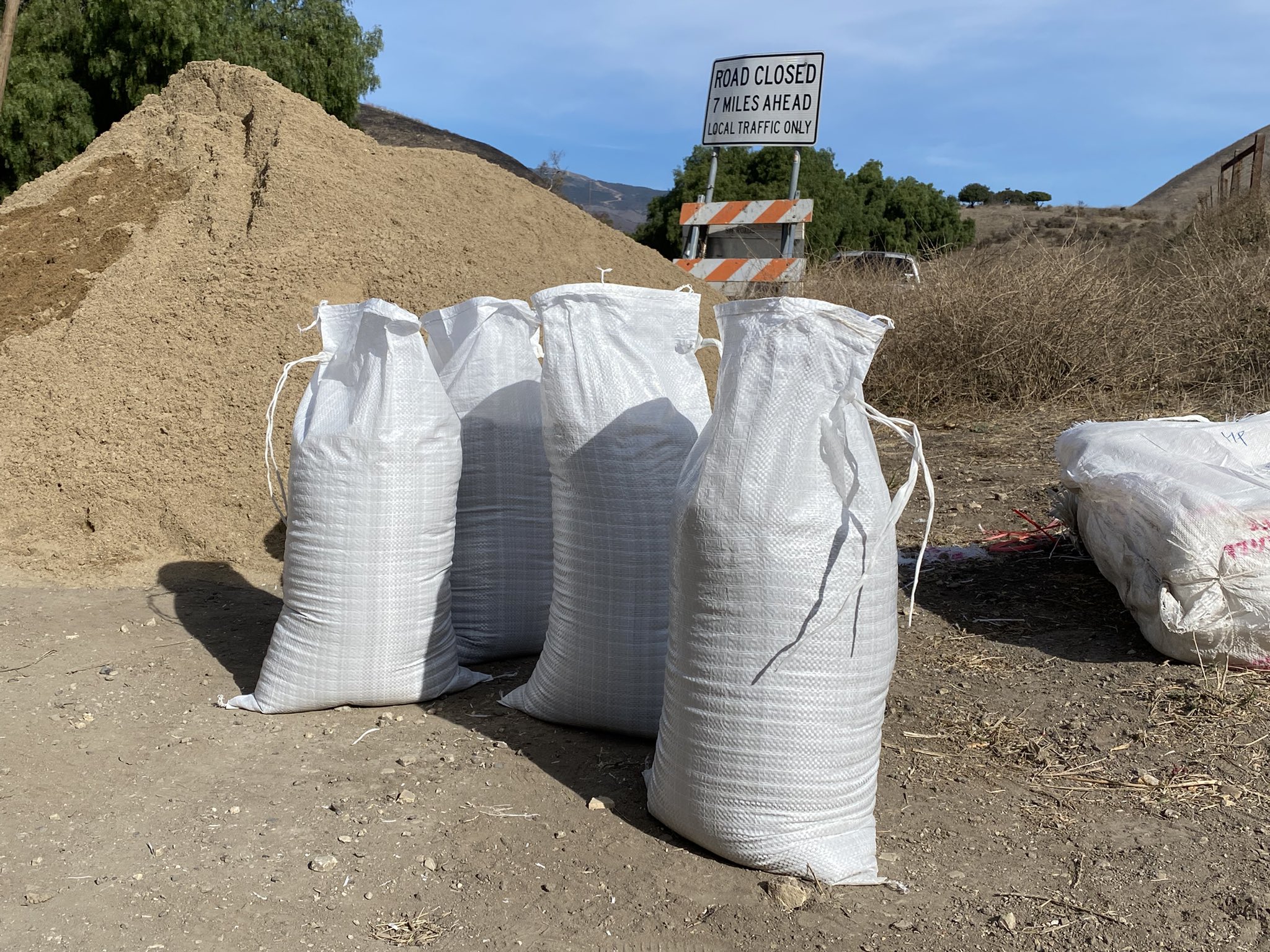 sandbags santa barbara 10-21-21.jfif