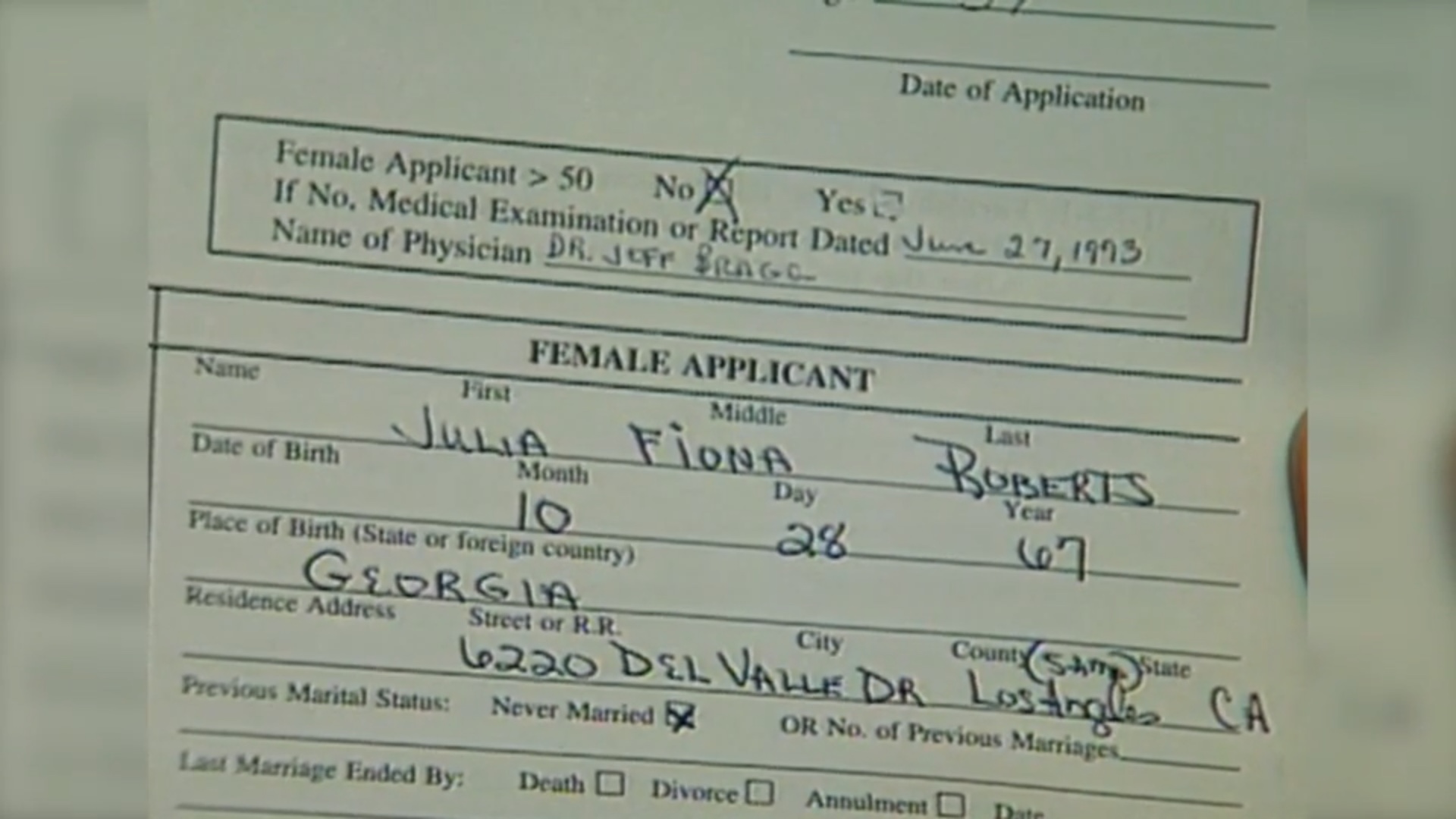 Julia Roberts weds Lyle Lovett