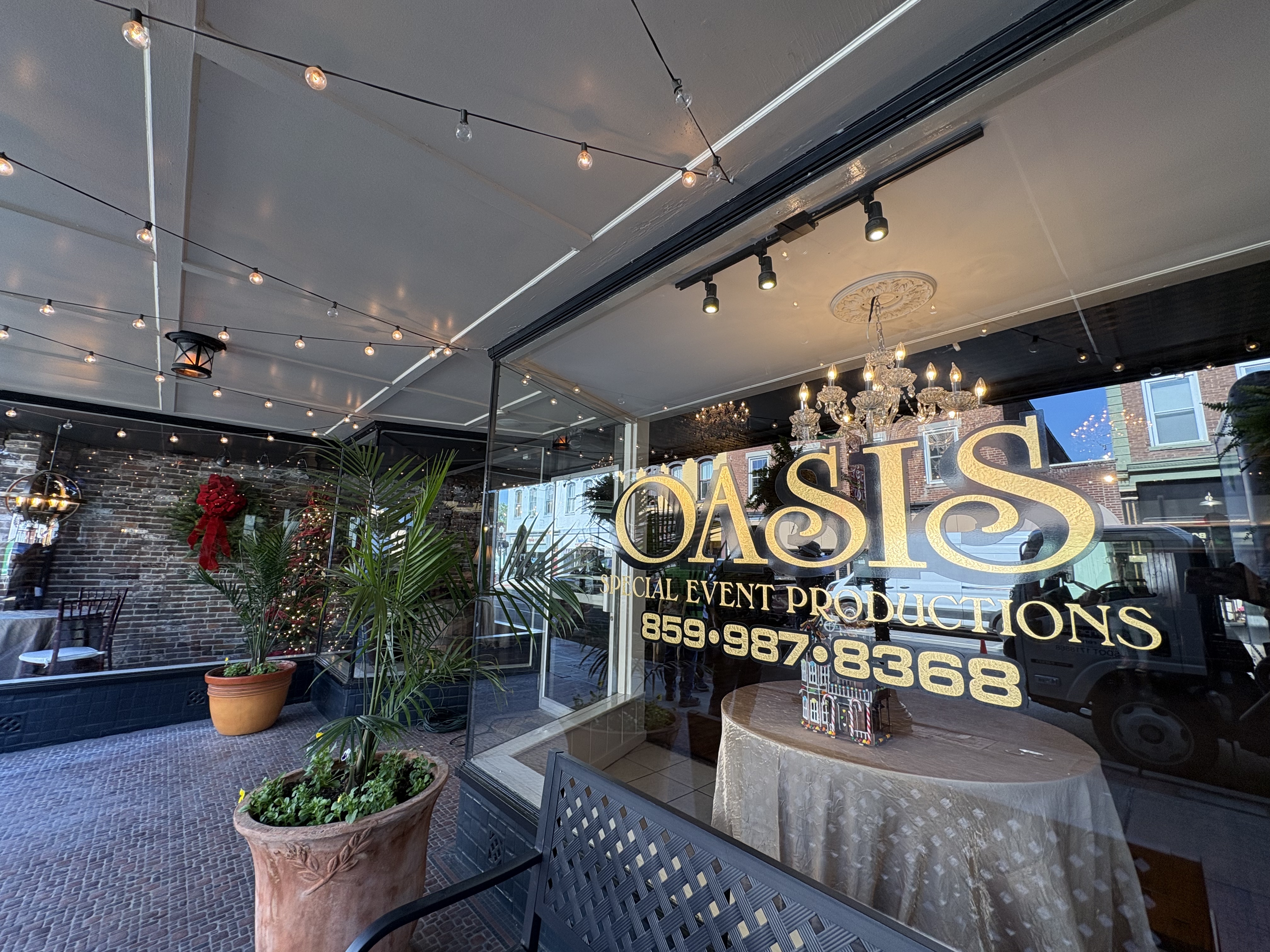 Downtown Paris prepares for "Silver Bells Christmas" 