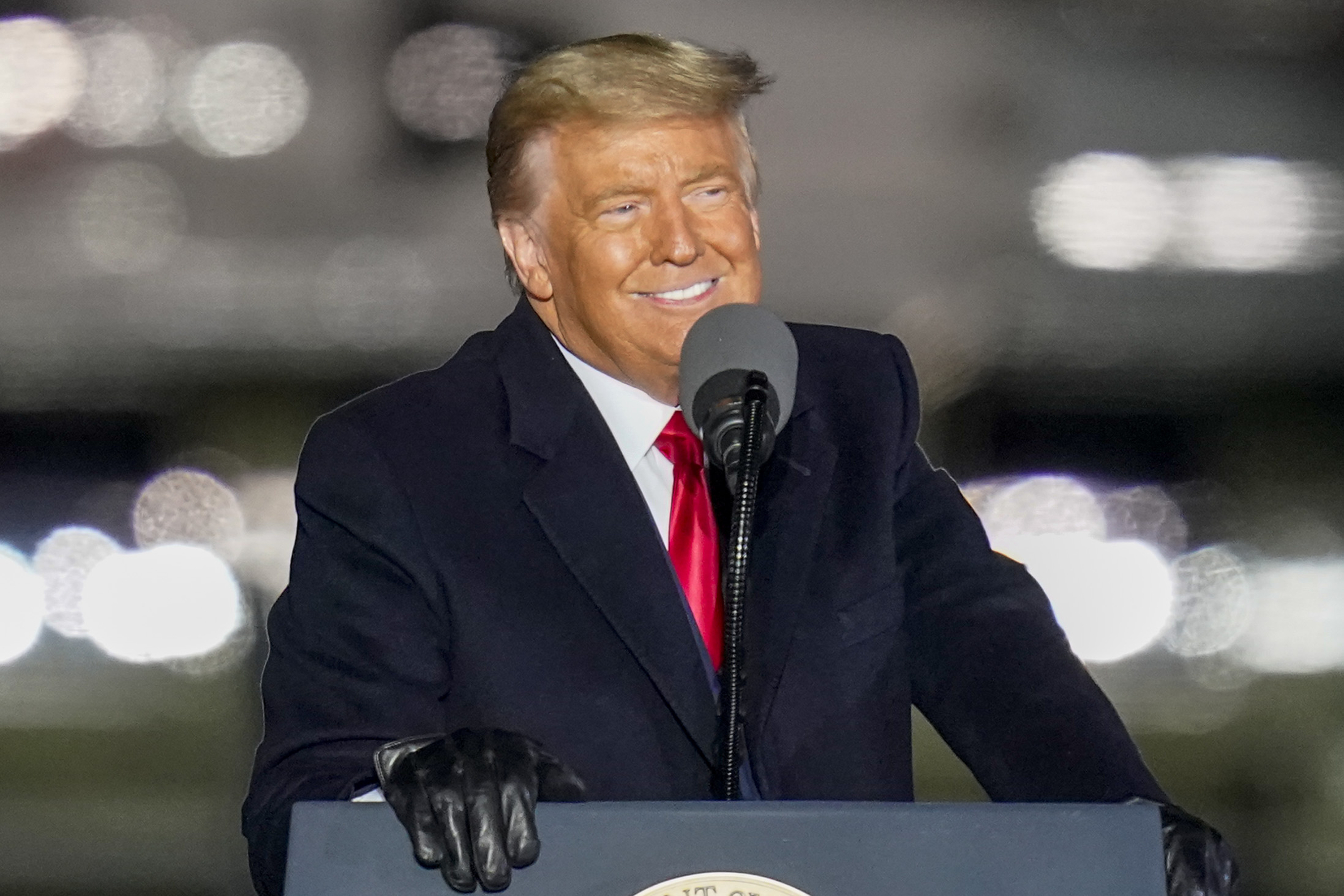 Trump to spend Thanksgiving at White House