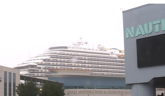 Norfolk cruise ship.png