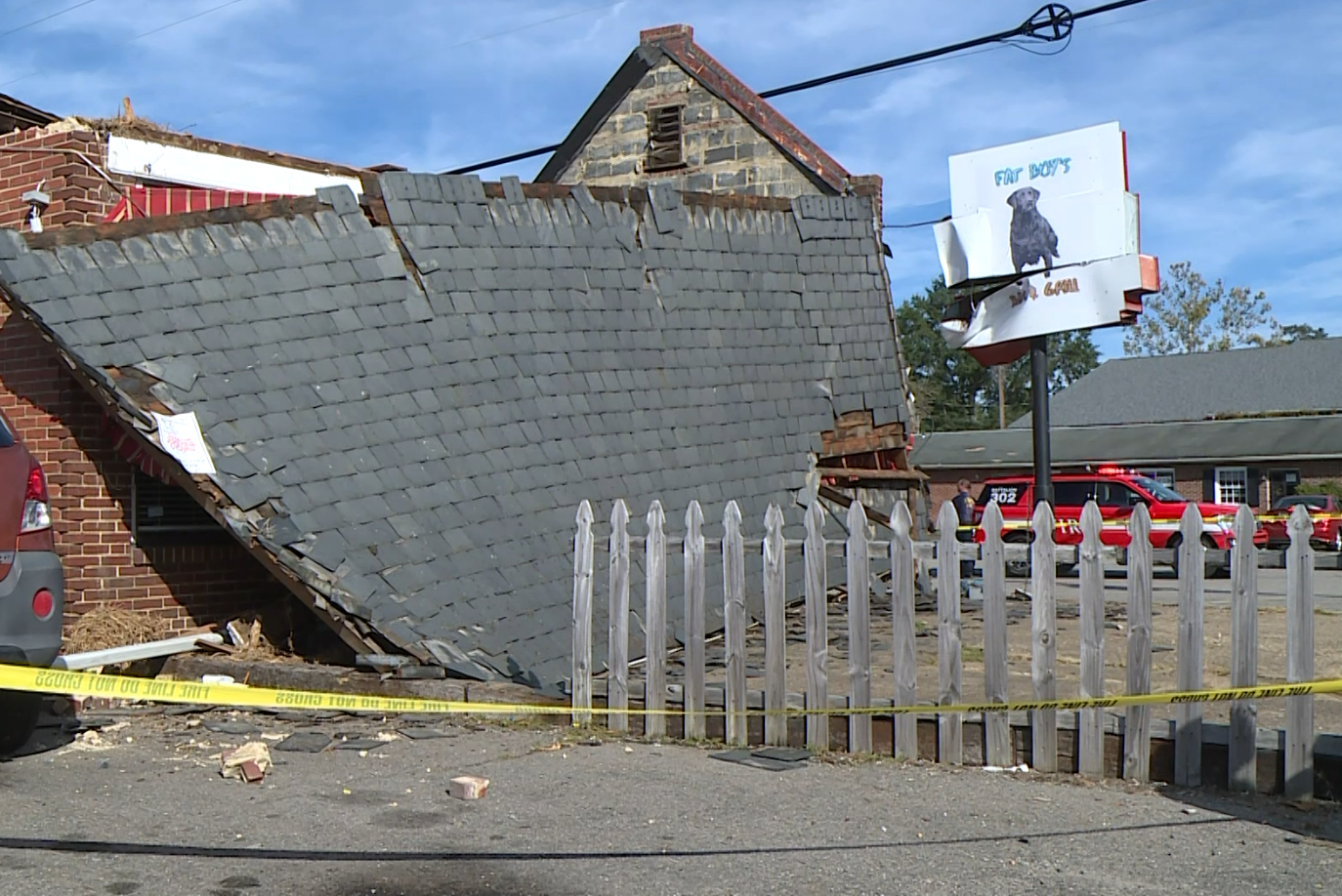 Roof collapses at Fat Boy's Bar & Grill with 8 people inside