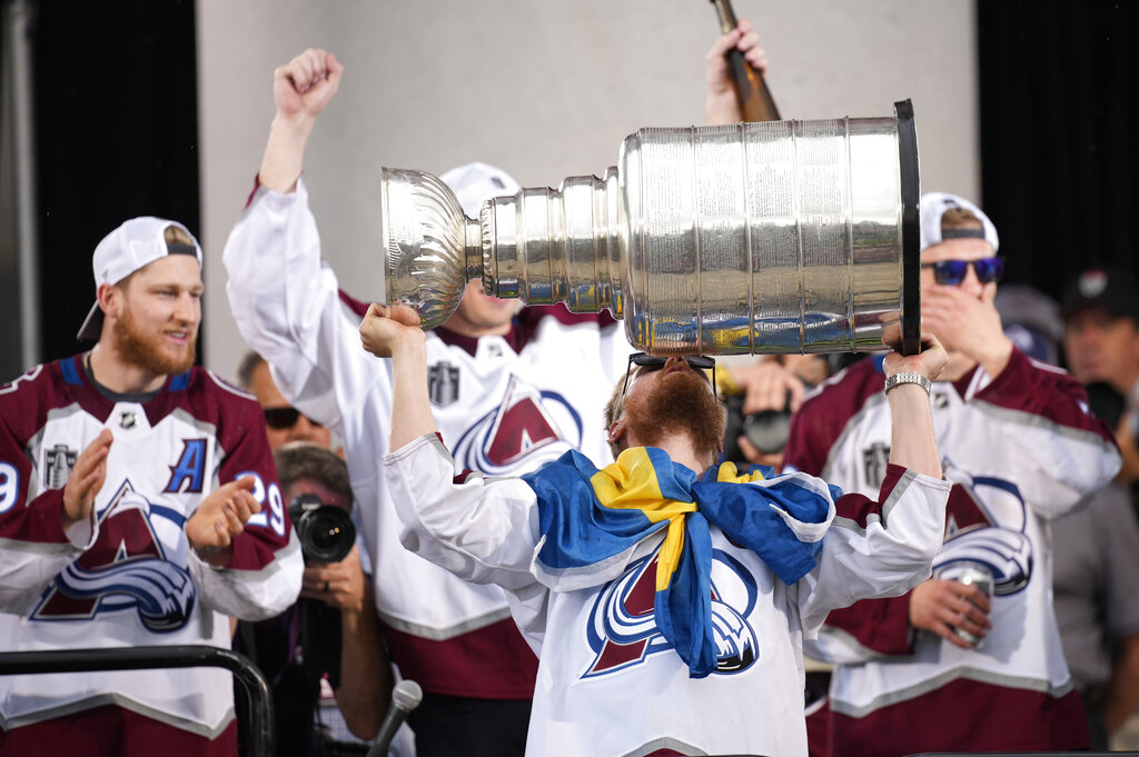 Avalanche Parade Hockey