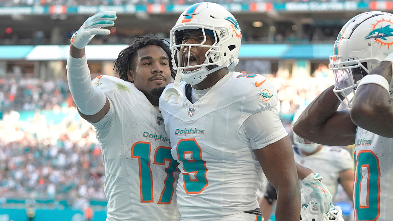 Miami Dolphins tight end Jonnu Smith (9) celebrates after scoring a touchdown in overtime during an NFL football game against the New York Jets, Sunday, Dec. 8, 2024, in Miami Gardens, Fla. 