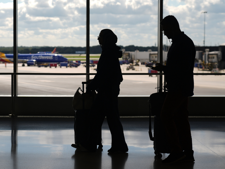 airport_travelers_shadow_window_ap.png
