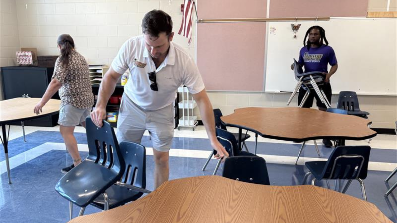 Moving company helps teachers prepare for first day of school