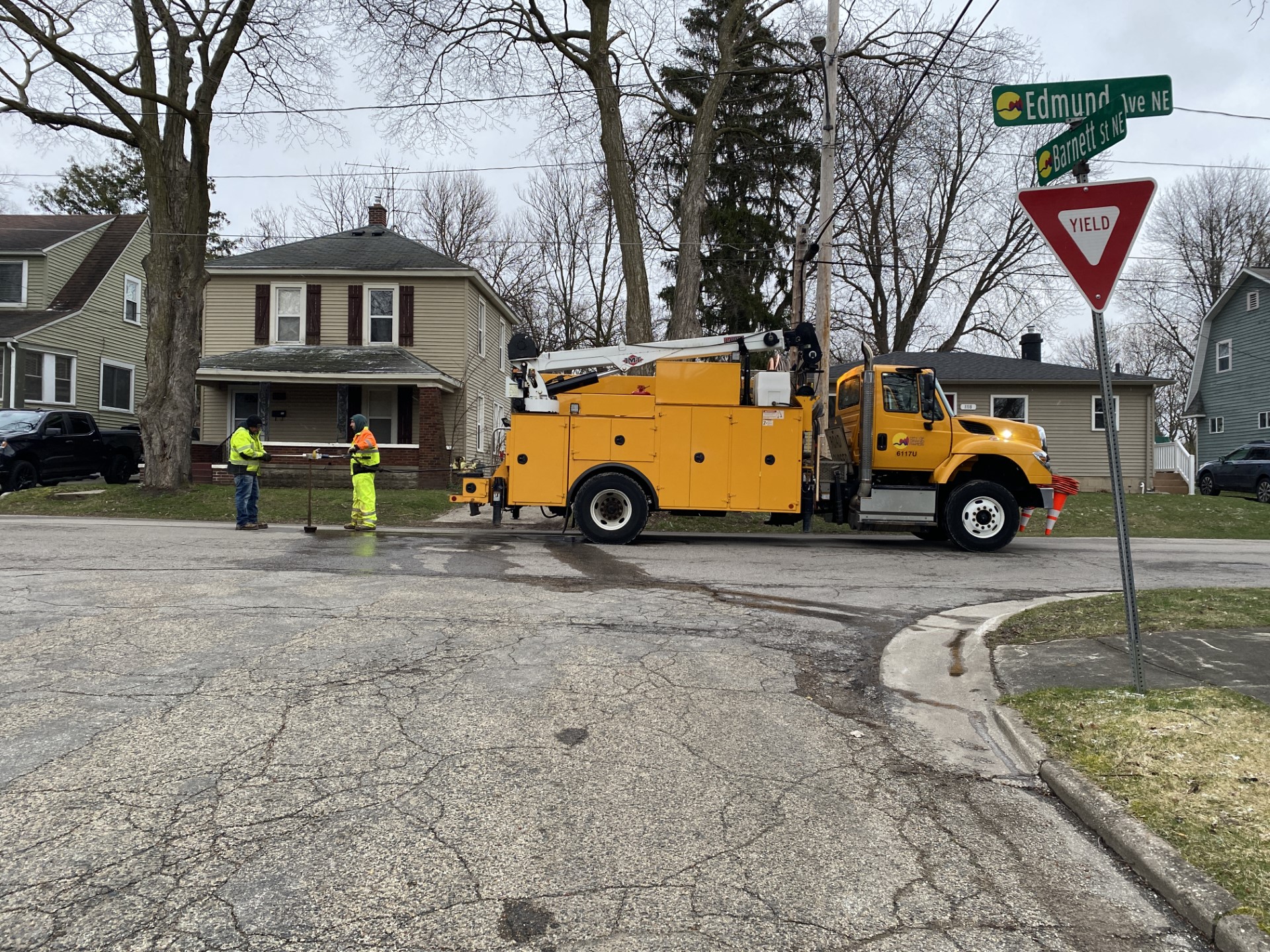 Crews make repairs after water main break prompts boil water advisory in NE Grand Rapids