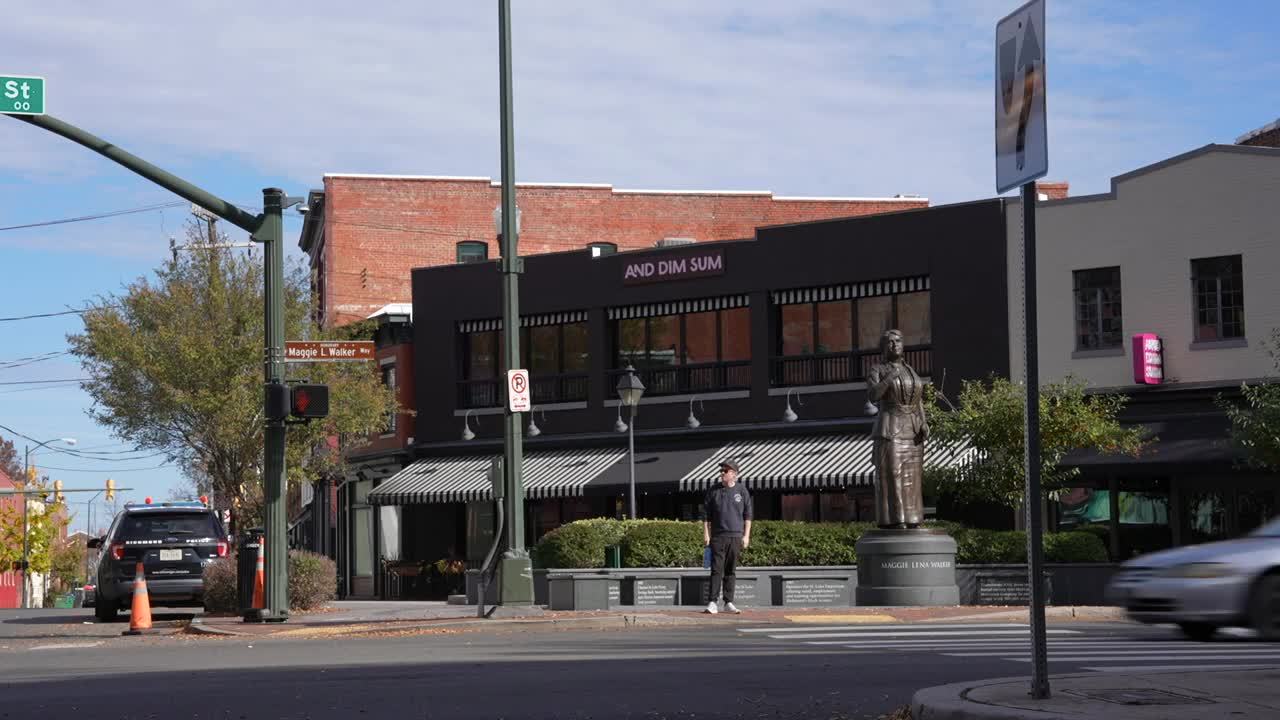 Maggie Walker statue Richmond.jpg