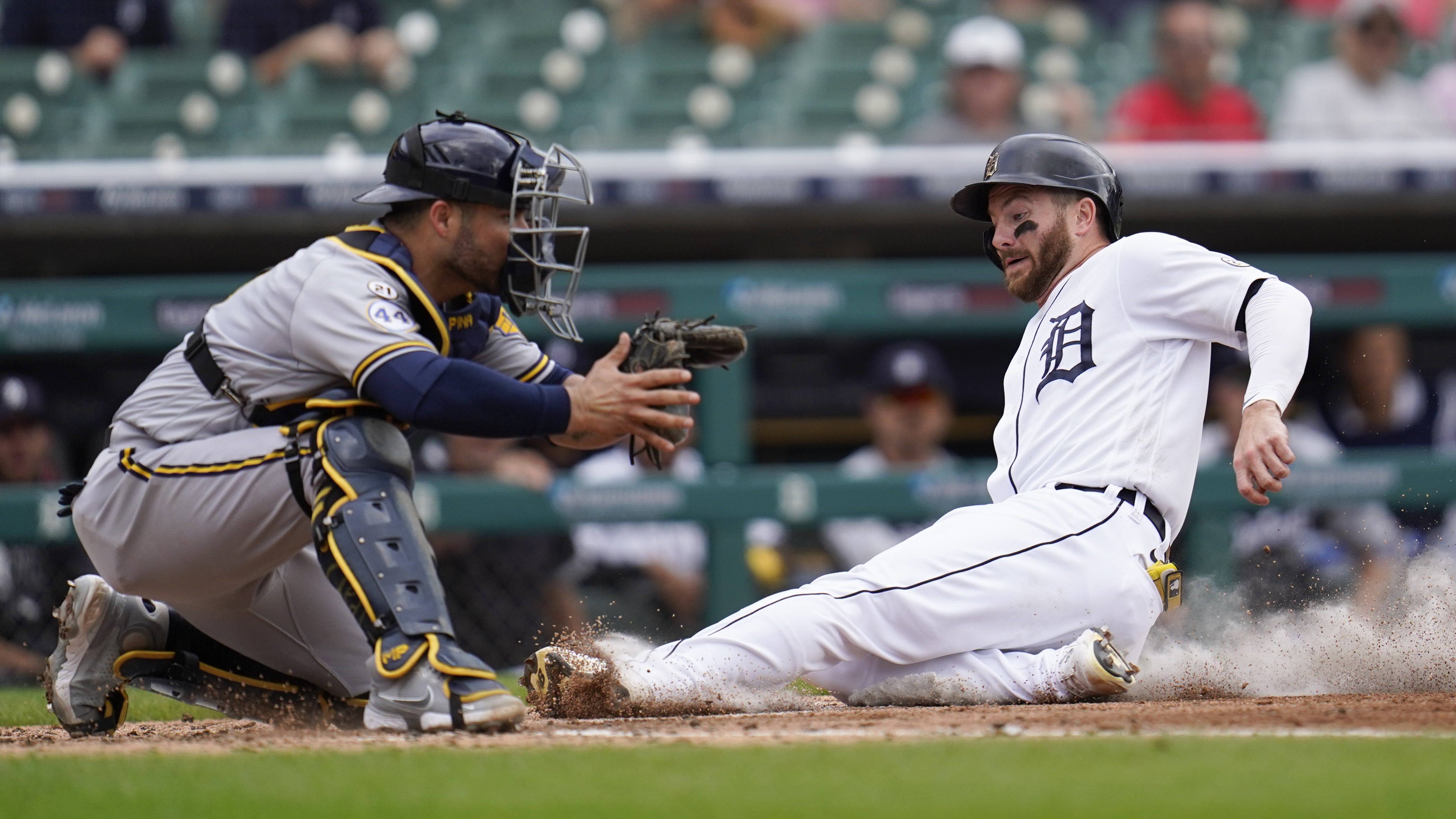 Tigers beat Brewers Robbie Grossman