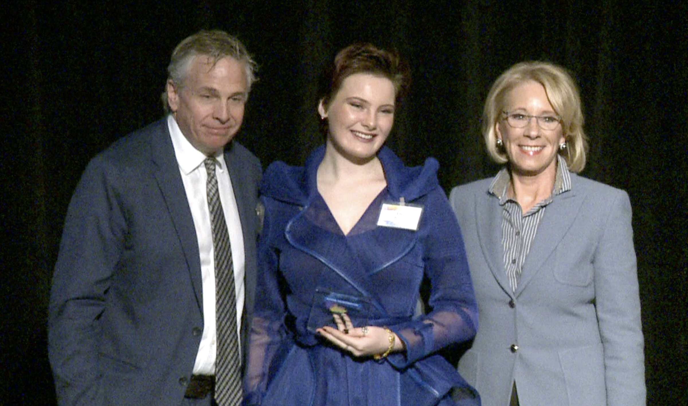 Alice Kraatz receives Outstanding Youth in Philanthropy Award