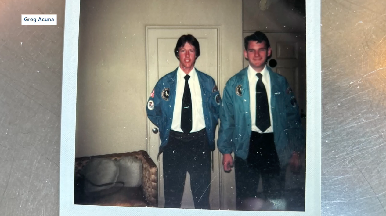 Retired pilots from Pacific Southwest Airlines writing book