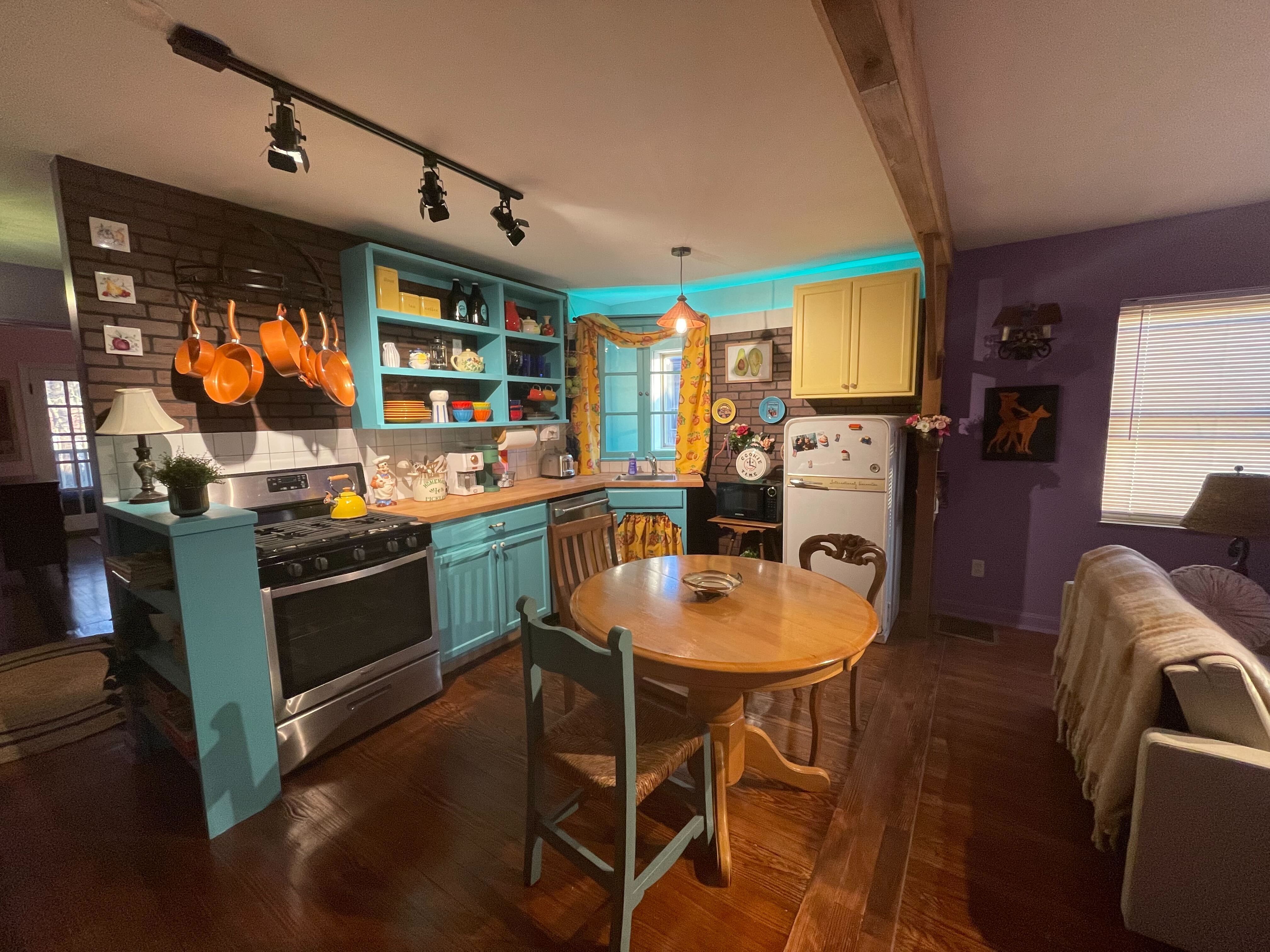 Room based off Monica and Rachel's apartment in 'Friends'