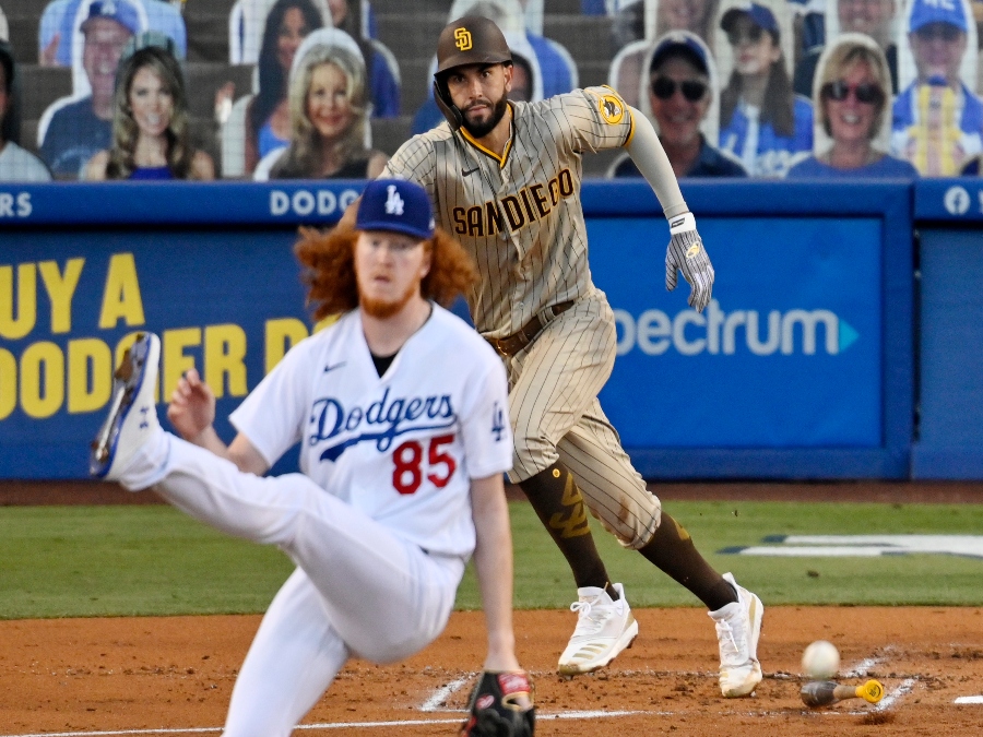 eric_hosmer_padres_dodgers_081020_ap.jpg