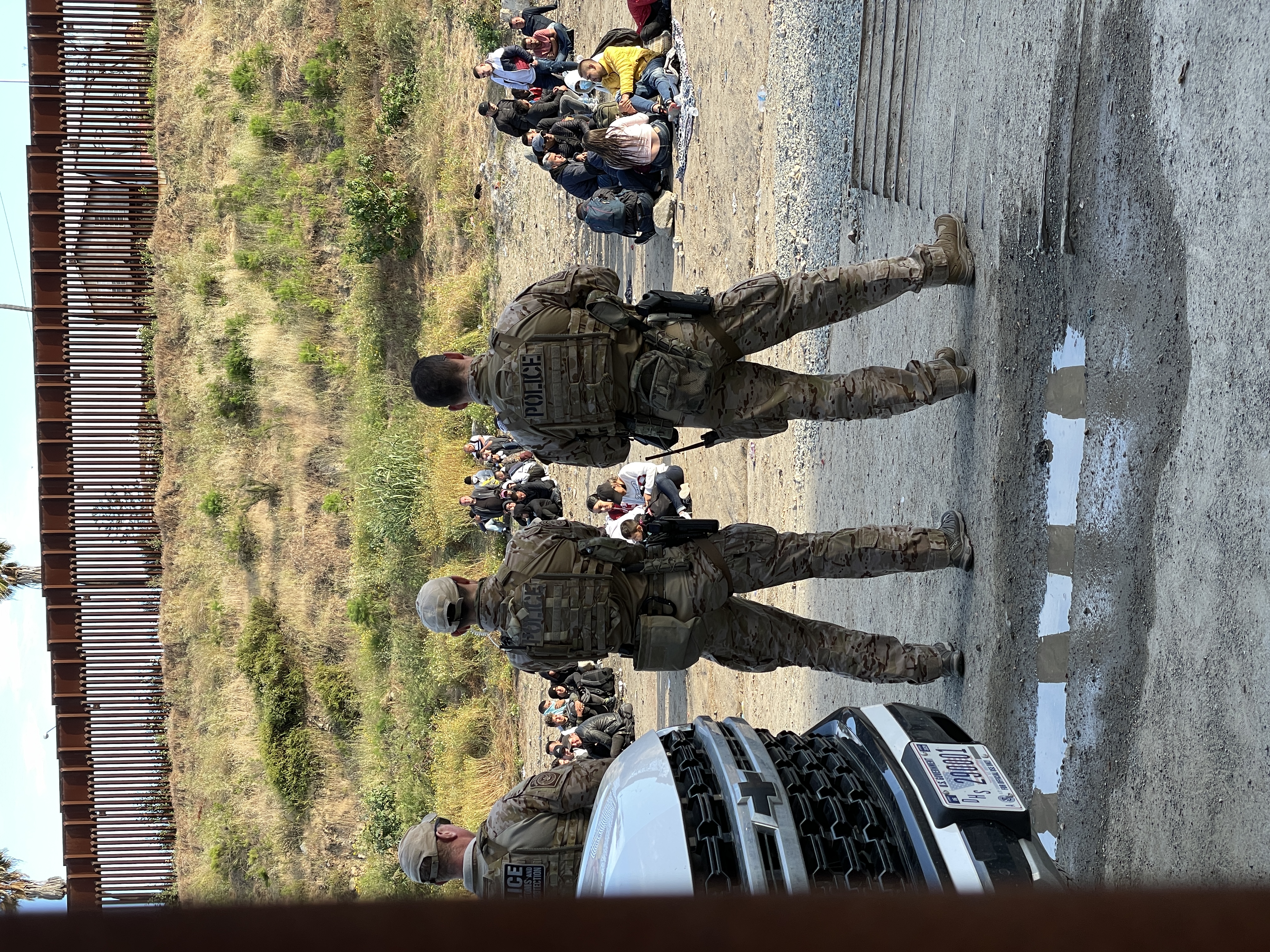 Border patrol rounds up migrants