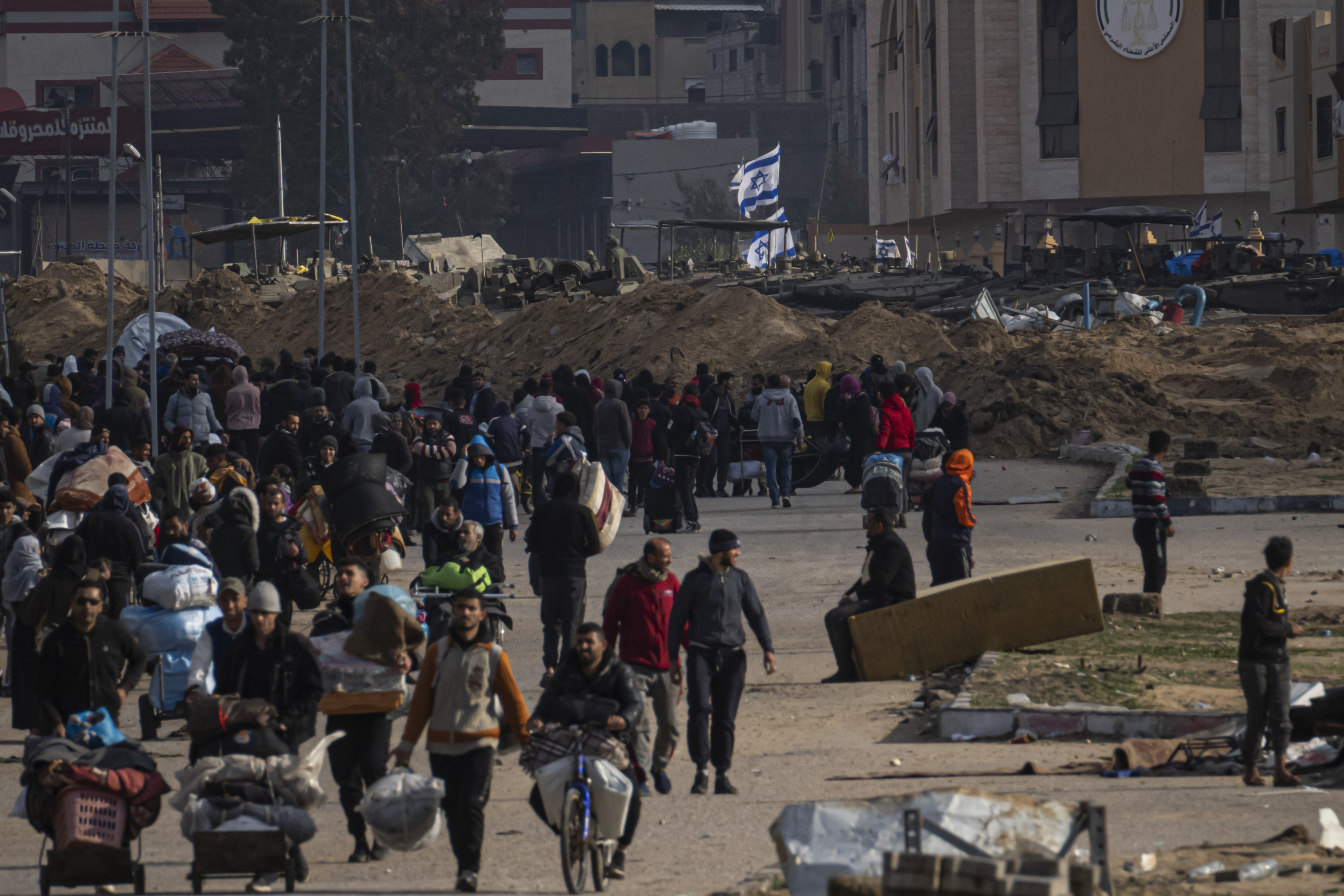 Palestinians flee Israeli ground offensive in Kahn Younis, Gaza Strip, Saturday, Jan. 27, 2024. (AP Photo/Fatima Shbair)