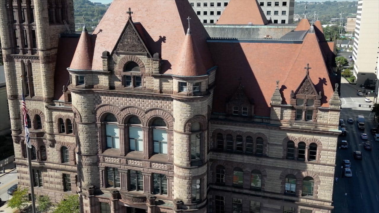 Cincinnati leaders considering prohibiting federal immigration agents from using city property, technology