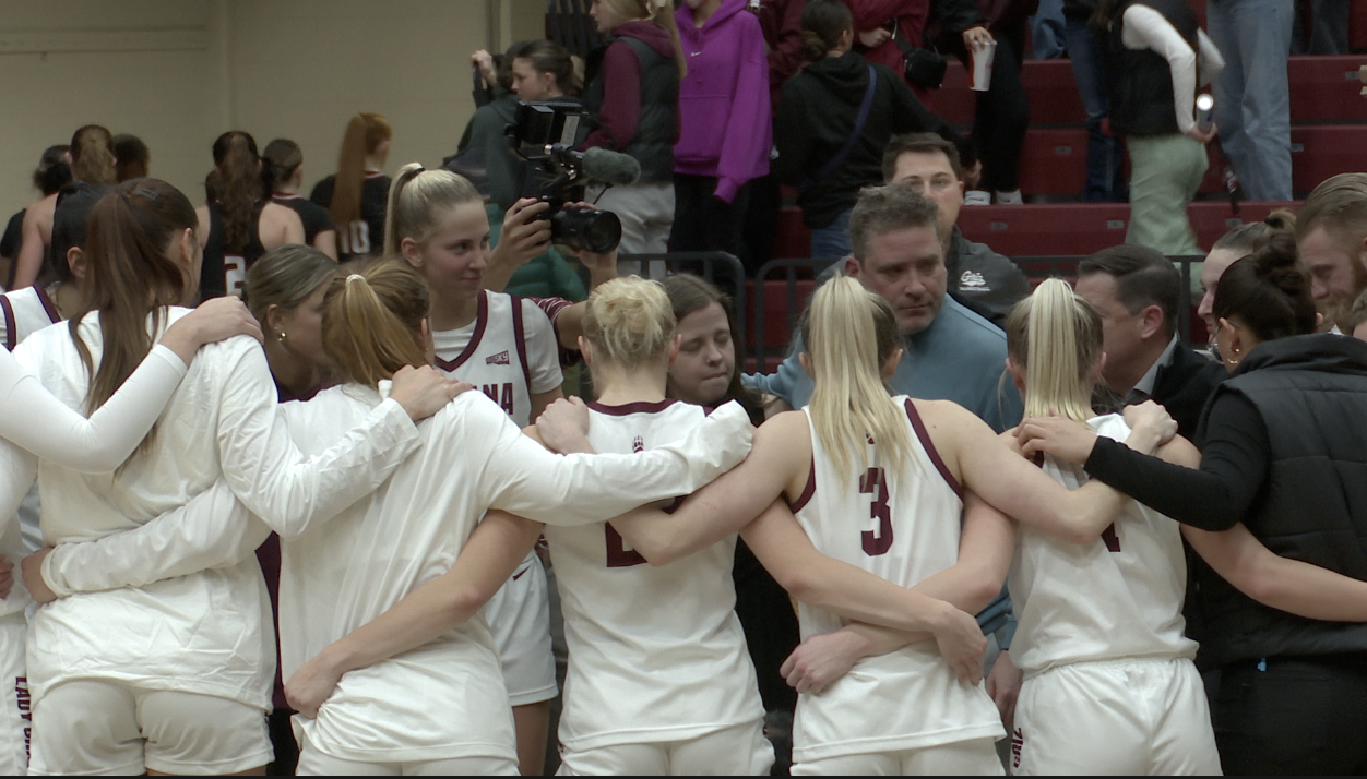 Lady Griz huddle