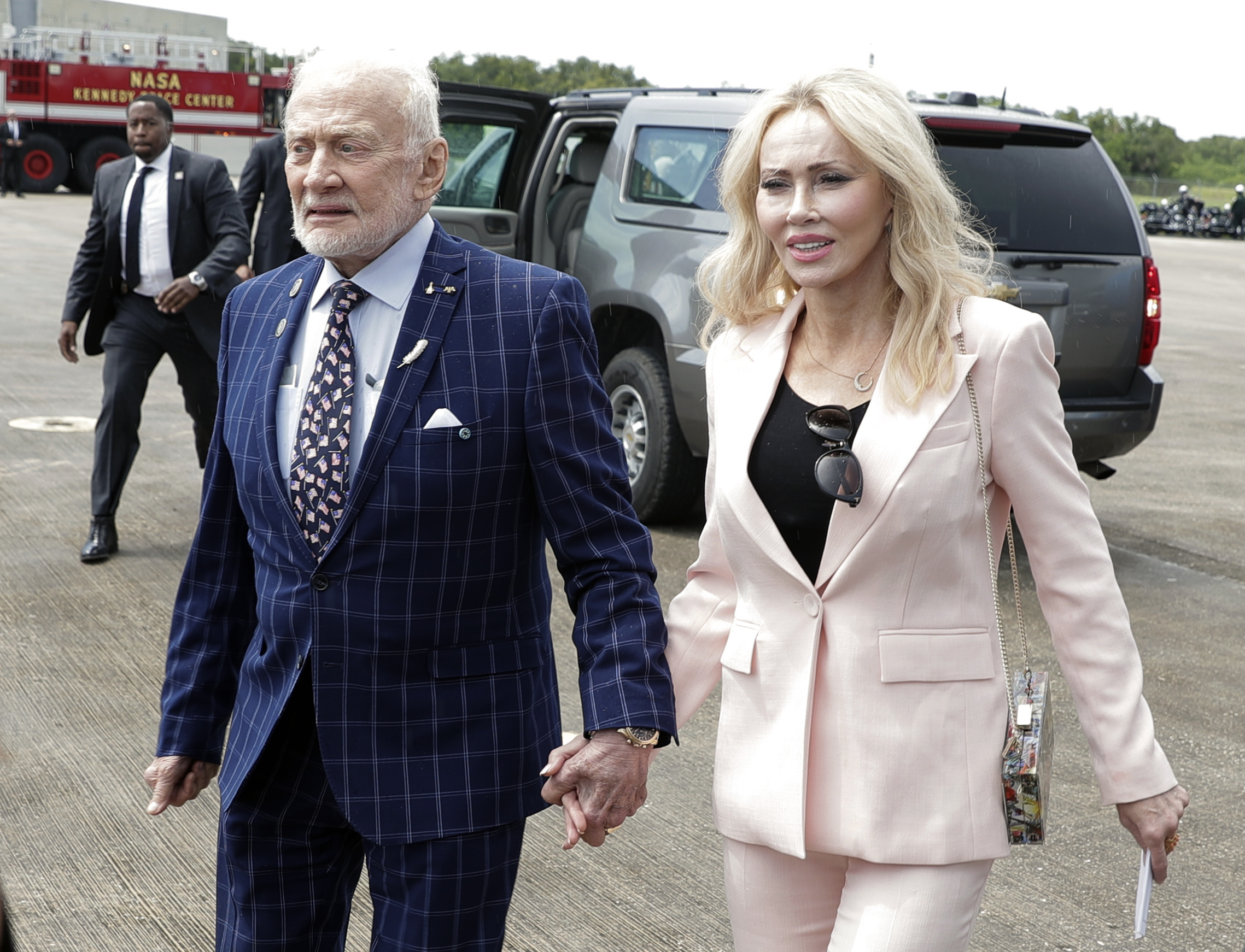 Buzz Aldrin, Anca Faur