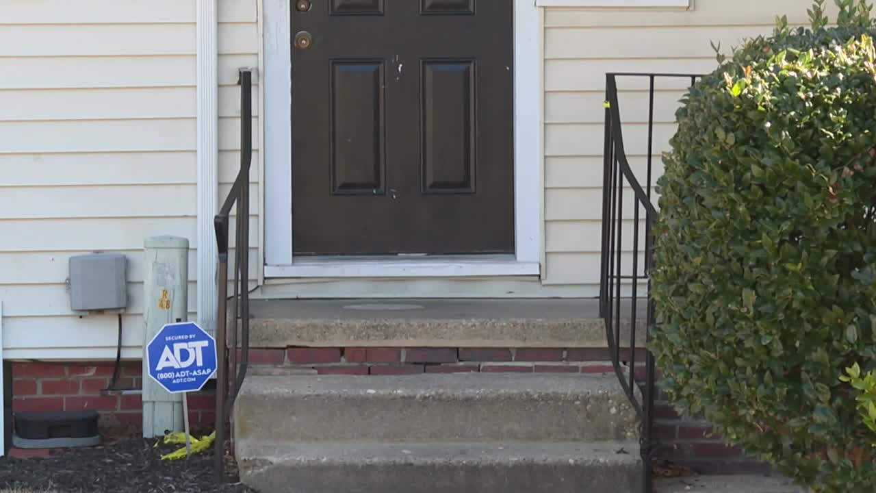 Colonial Court Apartments