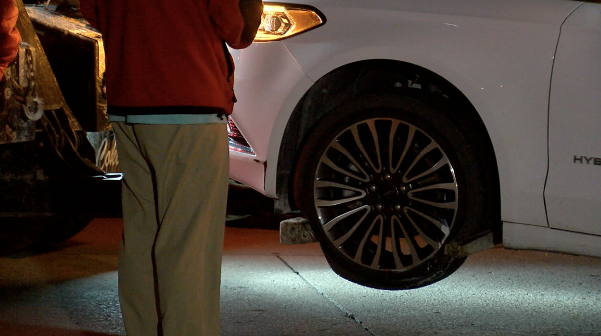 BA expressway flat tires from pothole