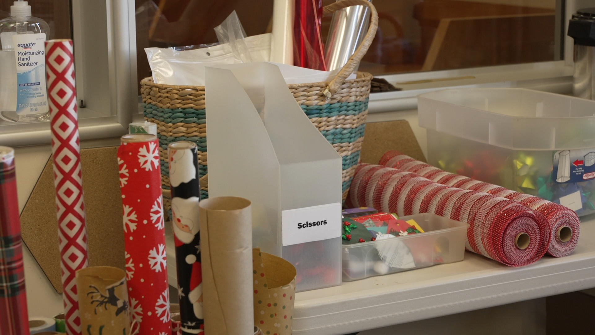 SM FREE GIFT WRAPPING SVO.00_00_11_10.Still001.png