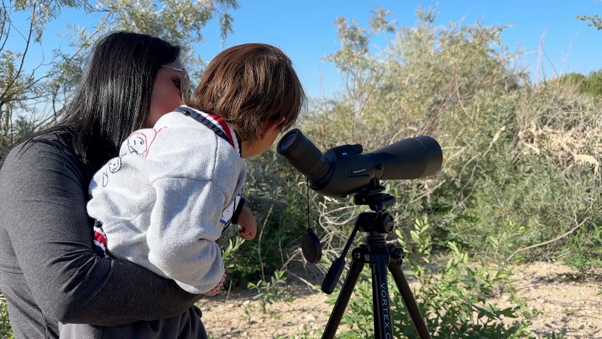 Children at Bilingual Bird watch event 
