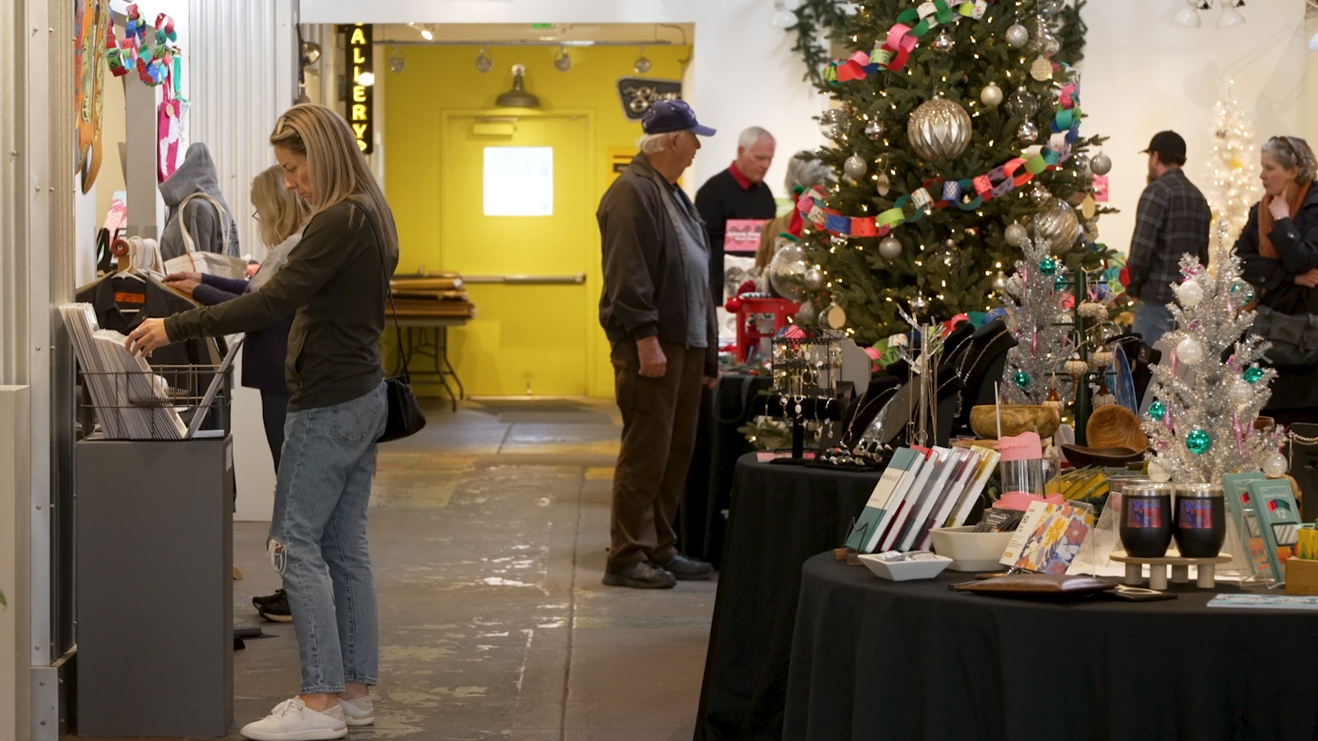 HANDCRAFTED FOR THE HOLIDAYS SVO.00_00_22_20.Still001.png