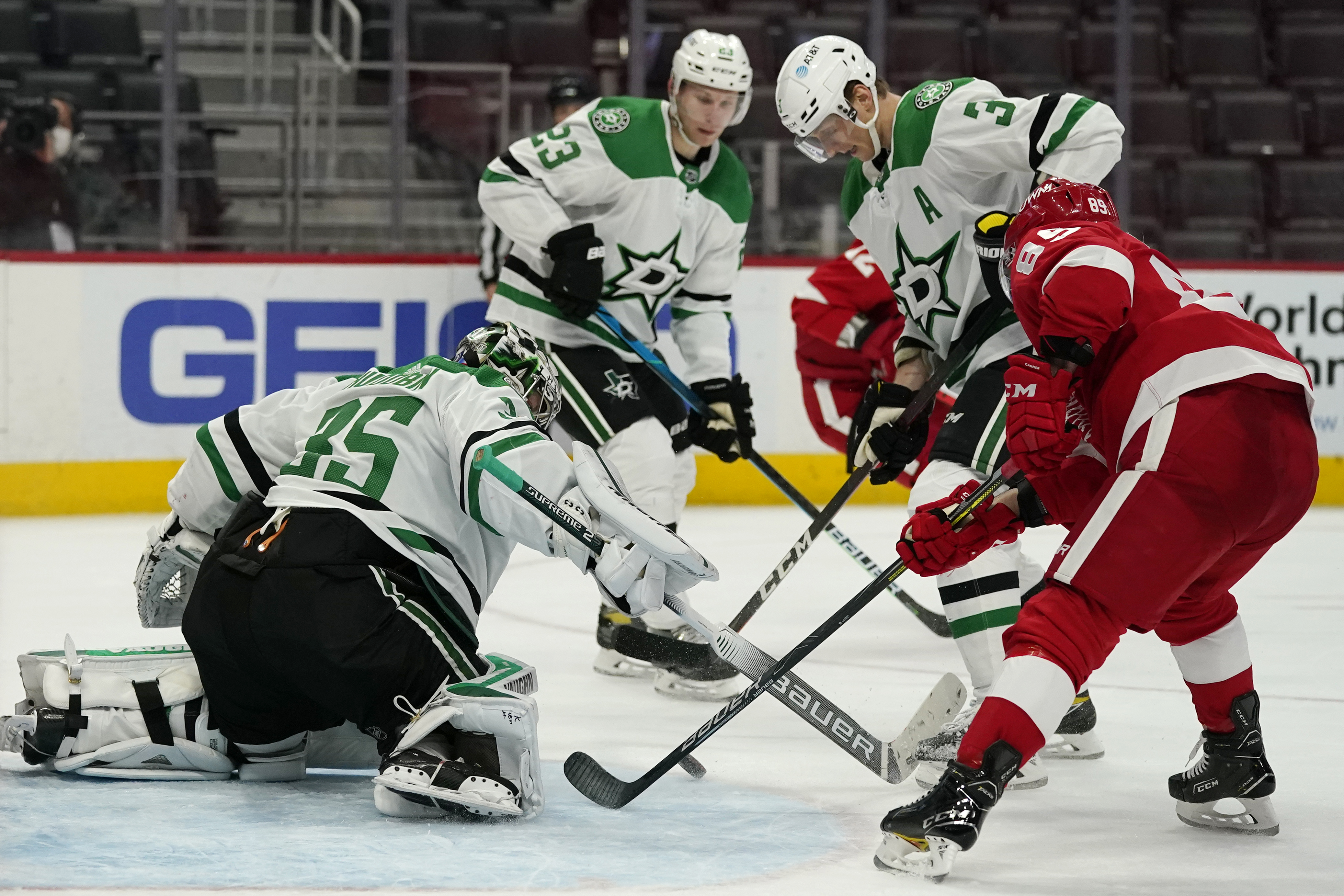 Anton Khudobin, Sam Gagner