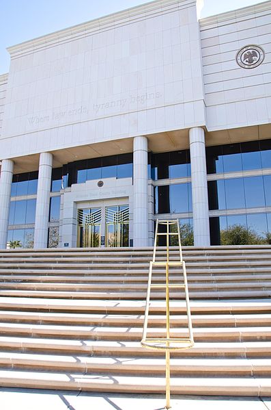 Arizona Supreme Court, Phoenix,_Arizona_-_panoramio_(13).jpg