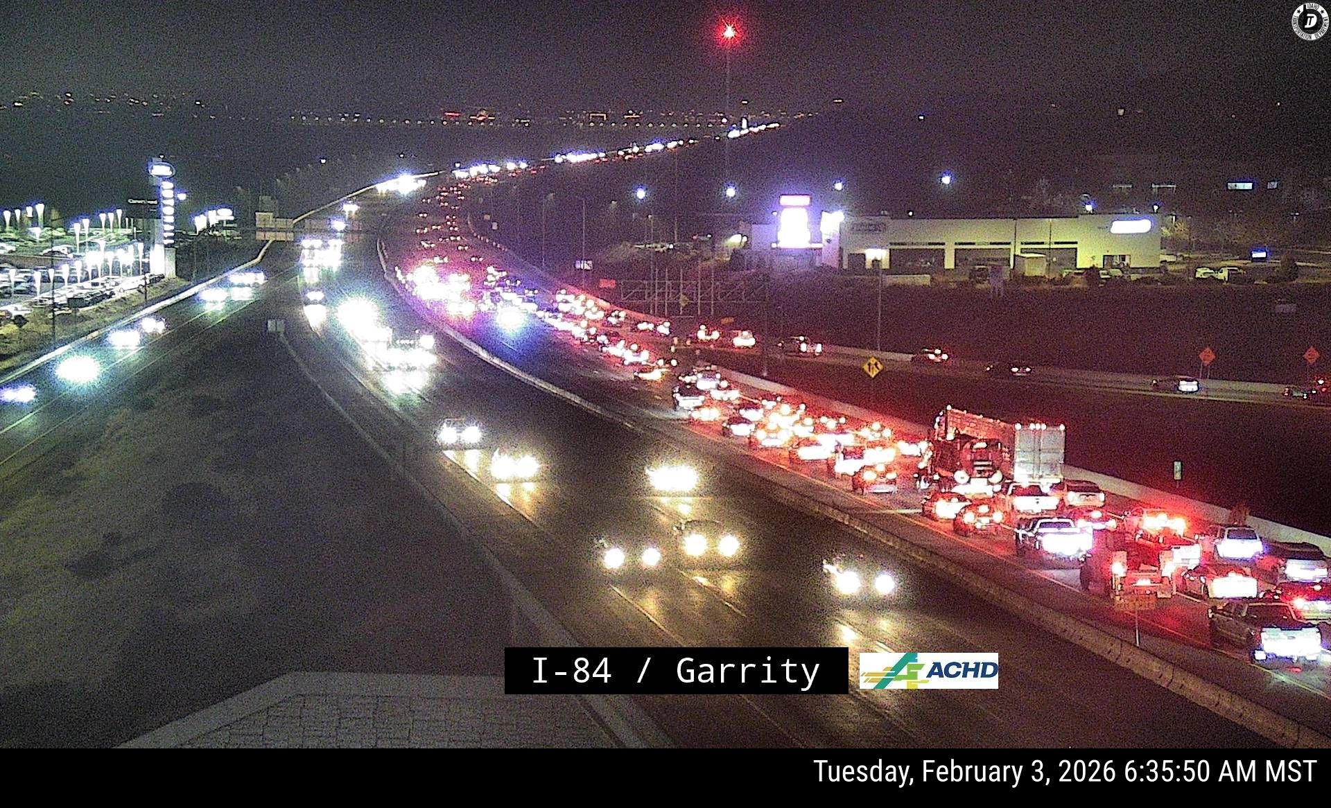 Crash blocks lanes on I-84 eastbound, causing delays toward Boise