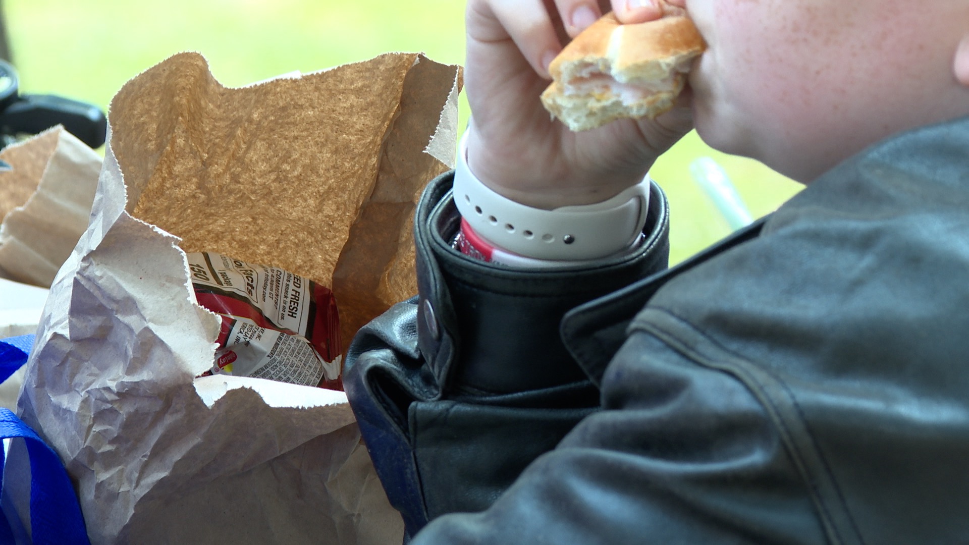 Kid at Oak Park in Charlotte eating a sandwich