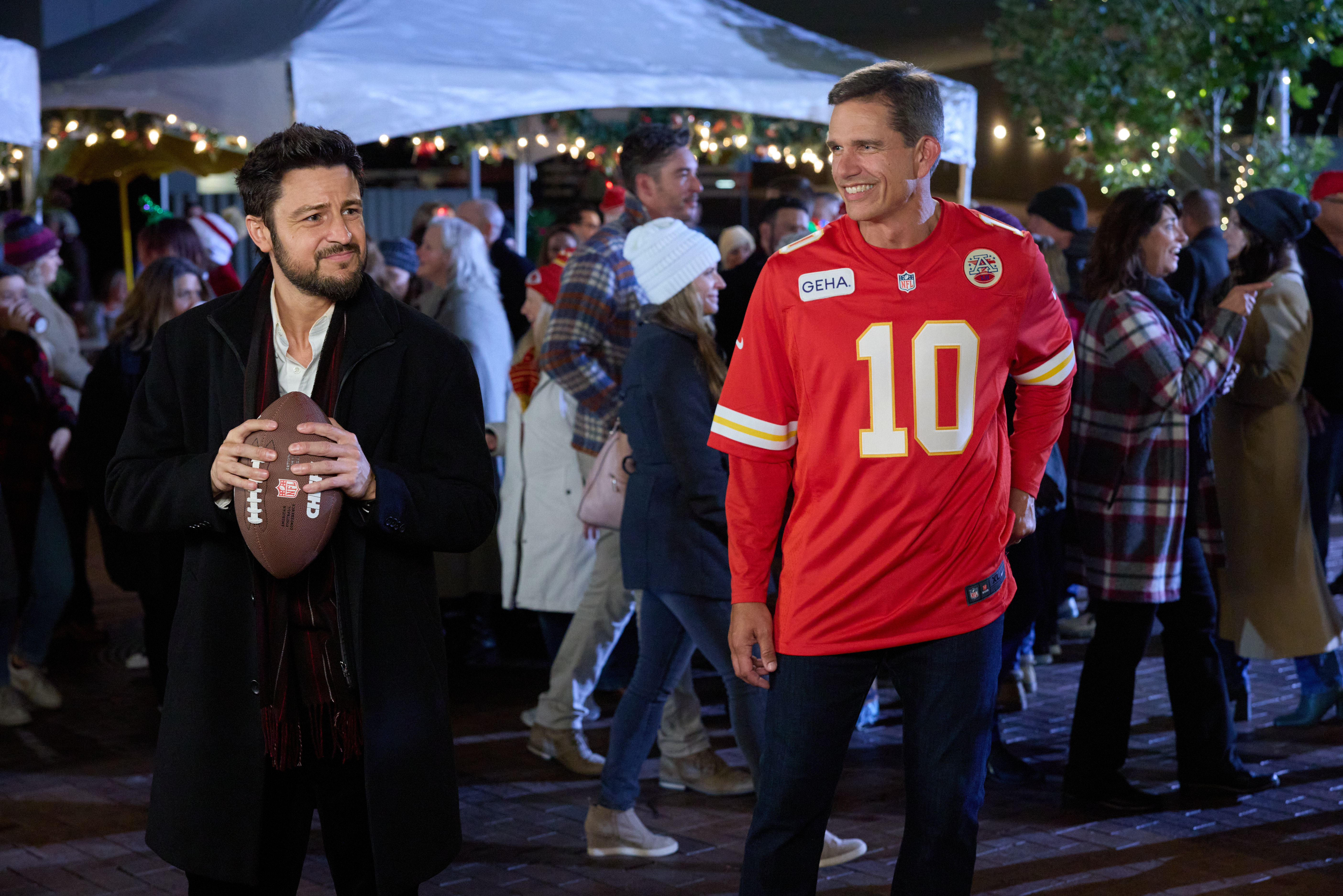 HolidayTouchdown_AChiefsLoveStory_10067_CB.jpg