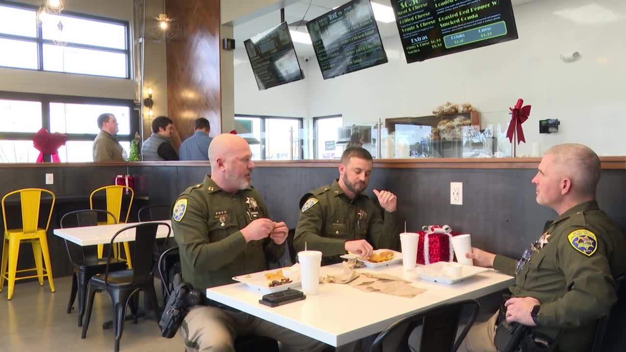 Billings businesses show appreciation for law enforcement after taxing year - Vimarsana News