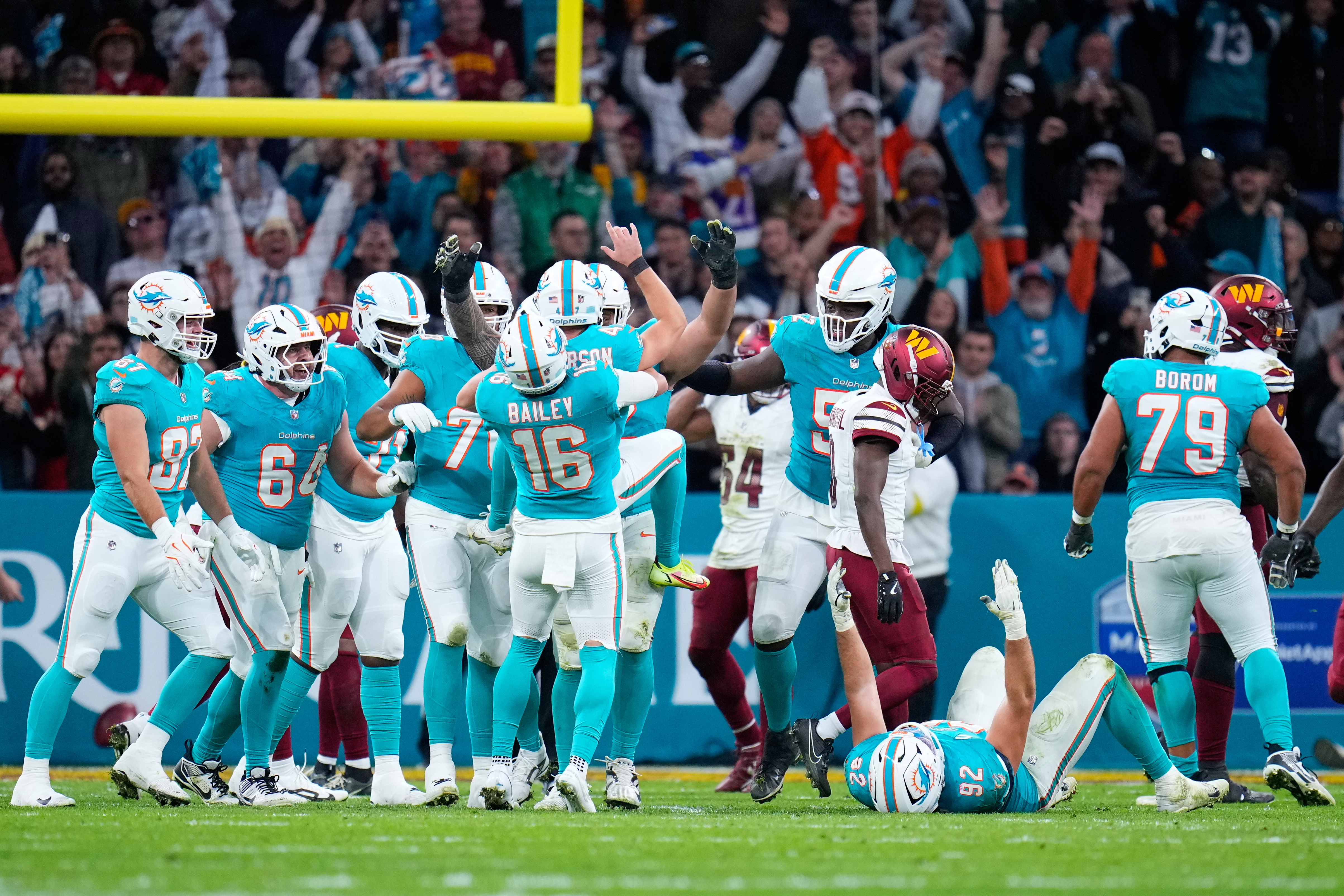 Dolphins defeat Commanders 