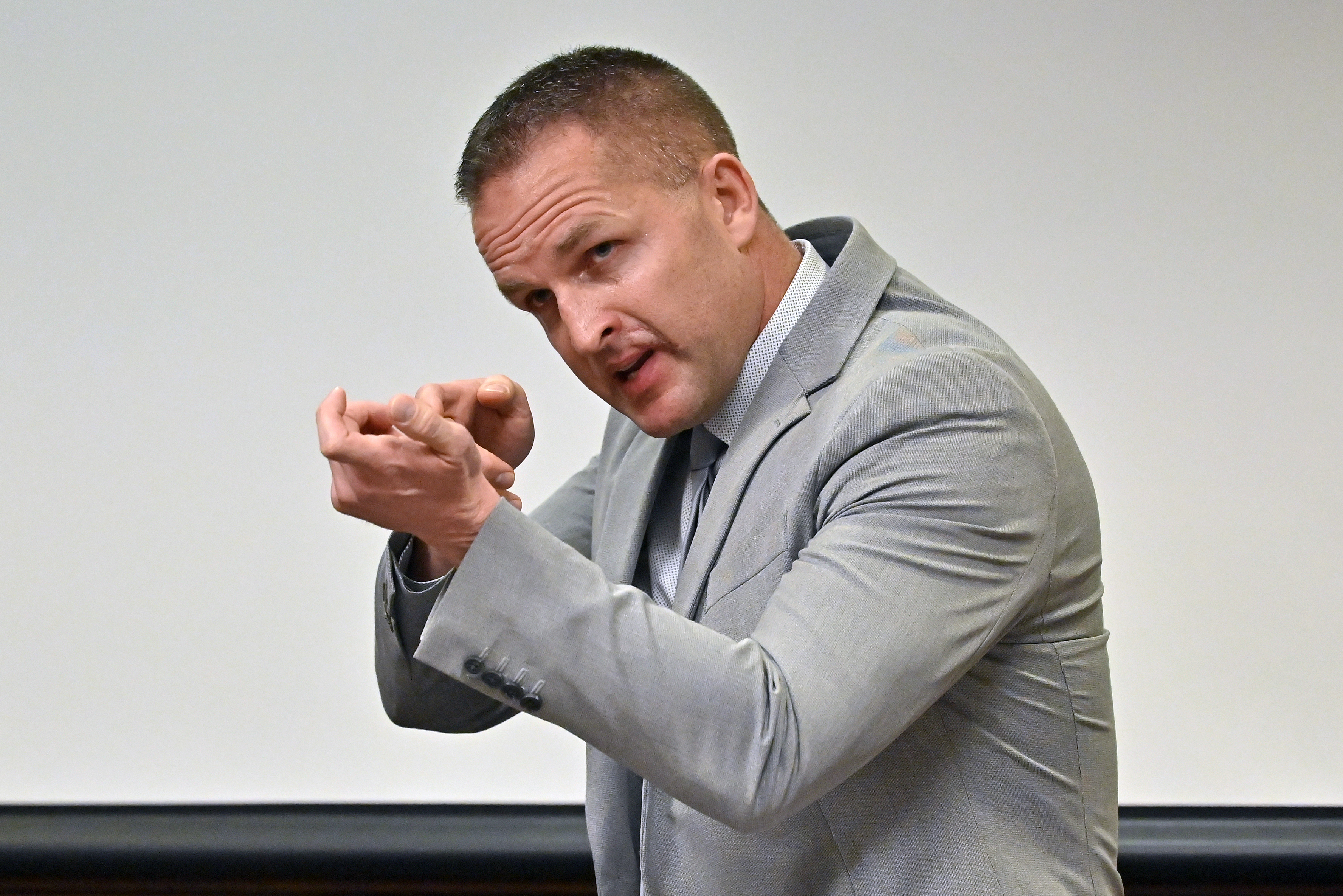 Former Louisville Police officer Brett Hankison describes what he saw in the apartment of Breonna Taylor during testimony