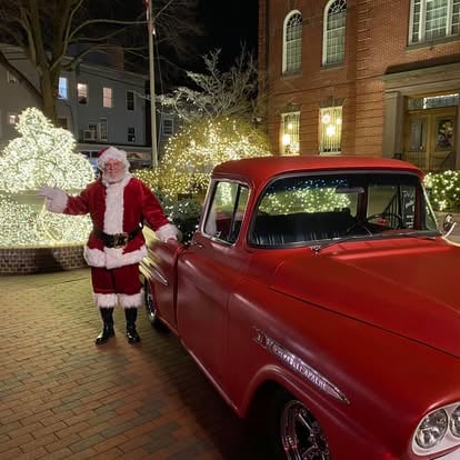 SANTA TRUCK AND LIGHTS IN BEL AIR.jpg