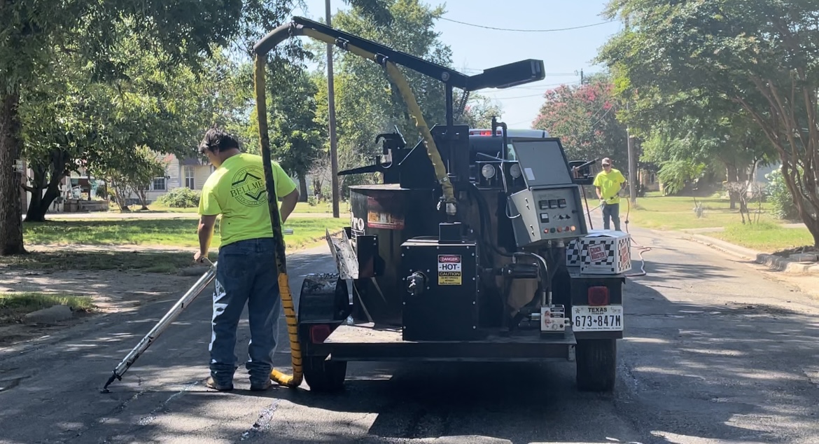 Bellmead sealing street cracks