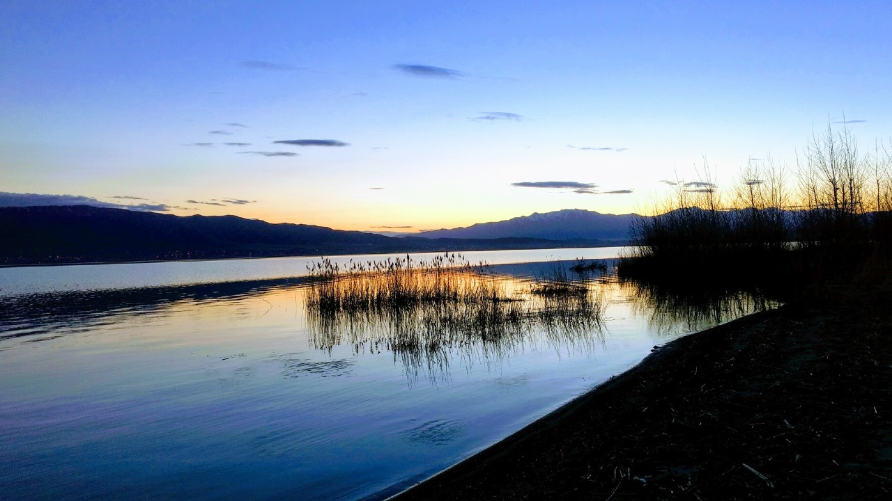 Utah Lake at dusk.jpg