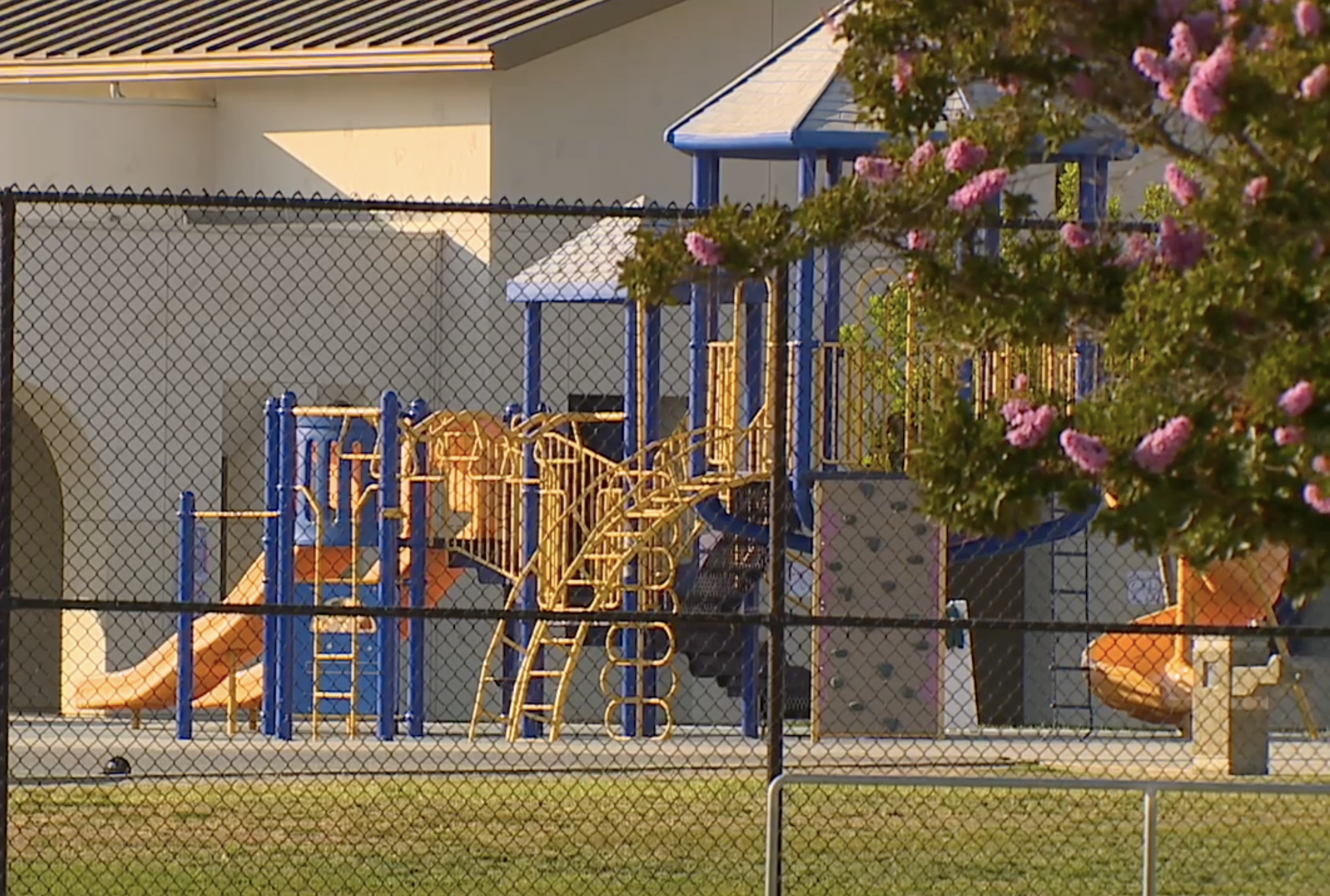 ICE agents detain parent near elementary school during morning drop-off