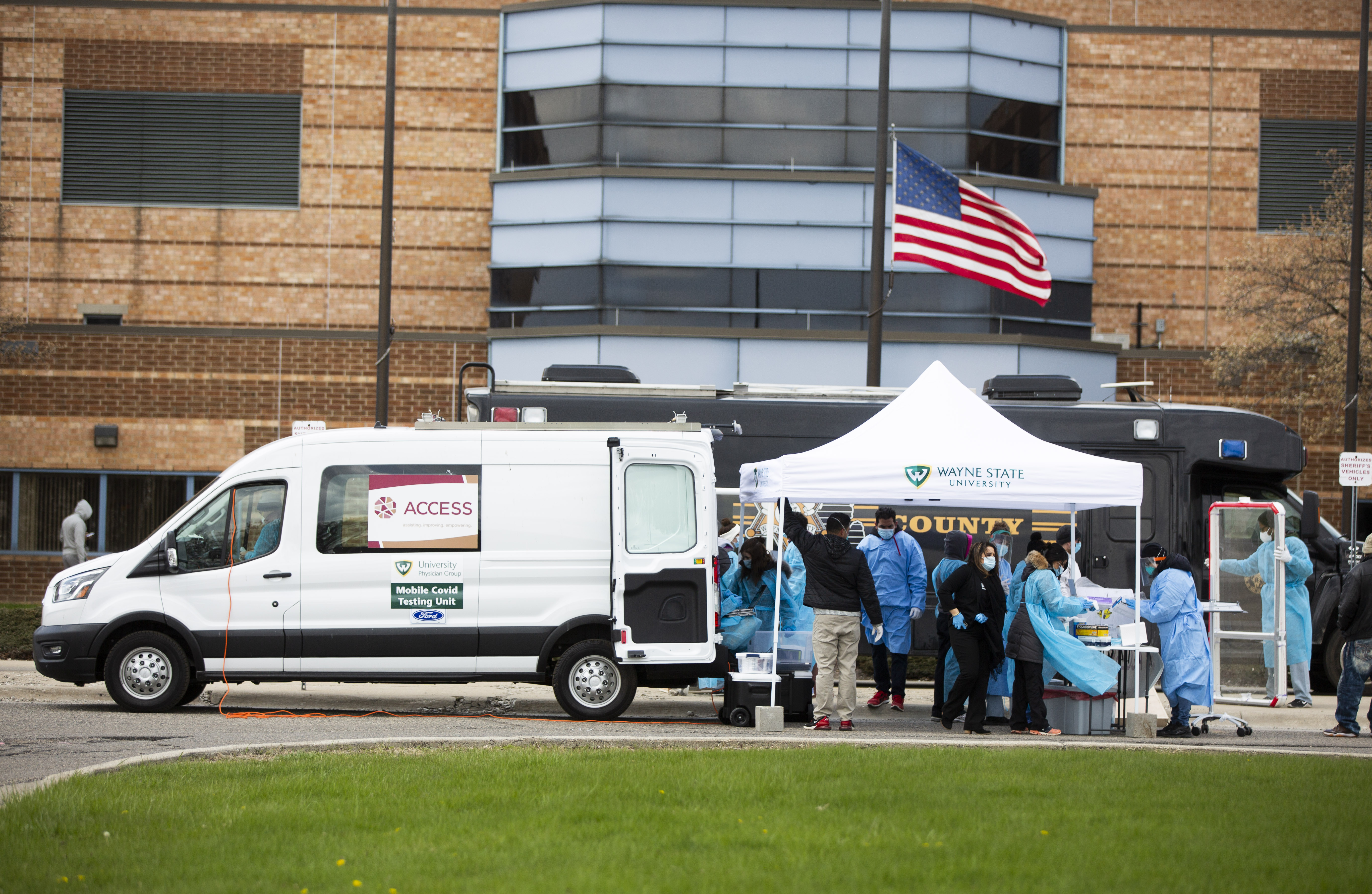 Ford, Wayne State team up to launch first mobile COVID-19 testing for first responders