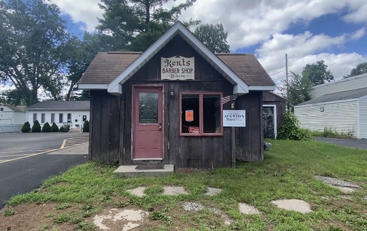 Barbershop in Leslie up for auction