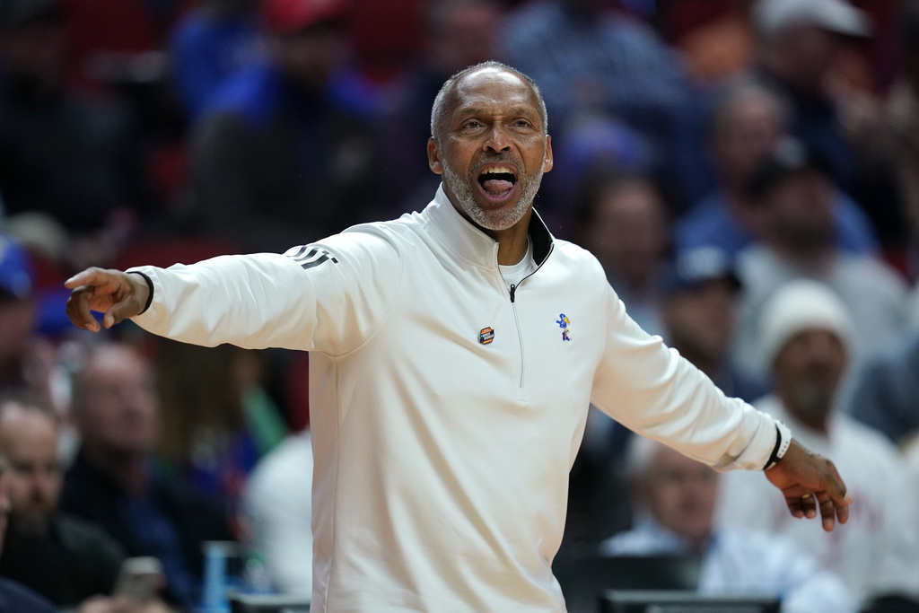 Kansas-Roberts Retires Basketball