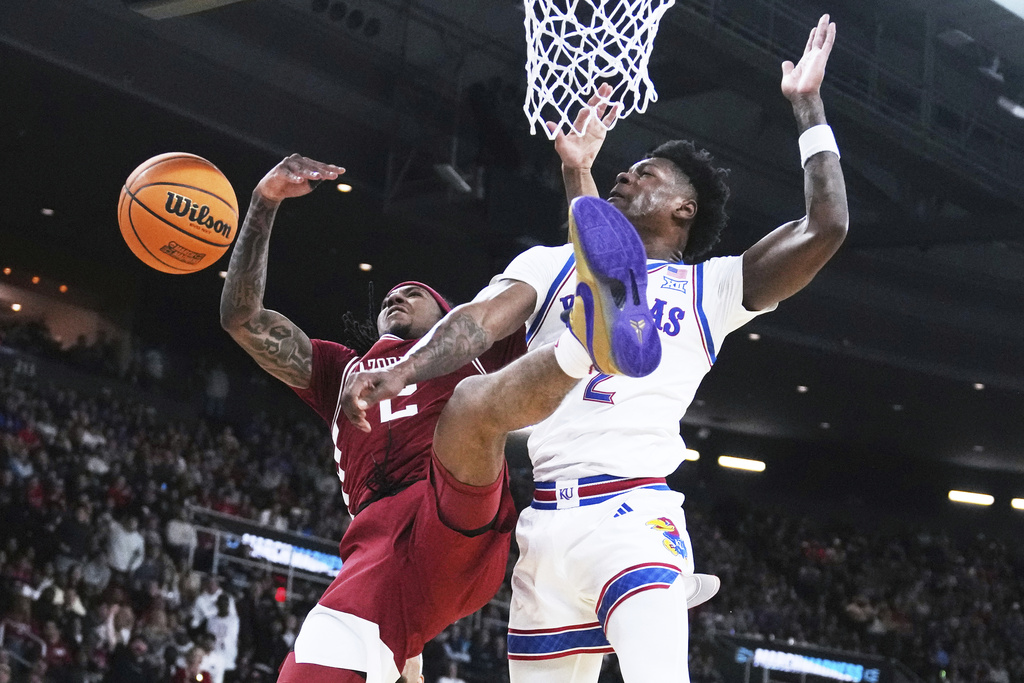 APTOPIX NCAA Arkansas Kansas Basketball