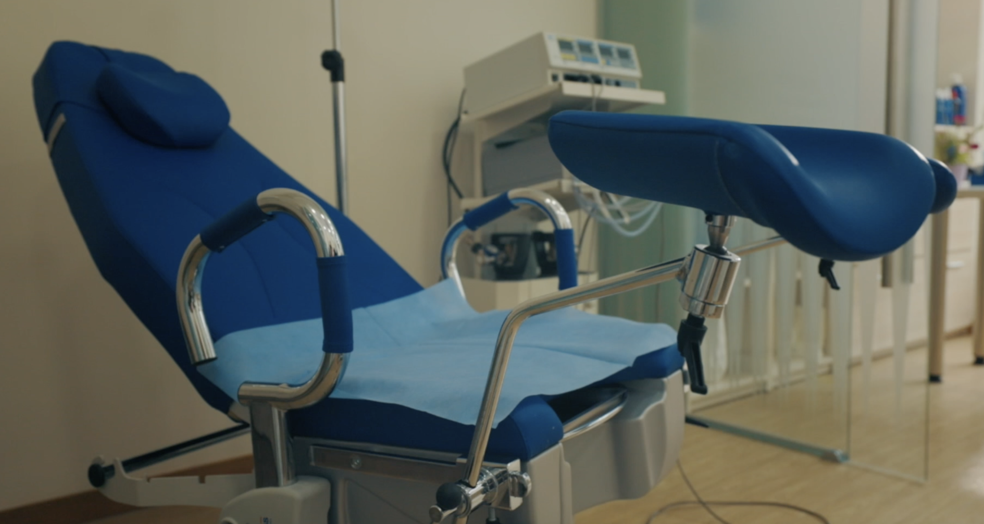 Women's doctor chair