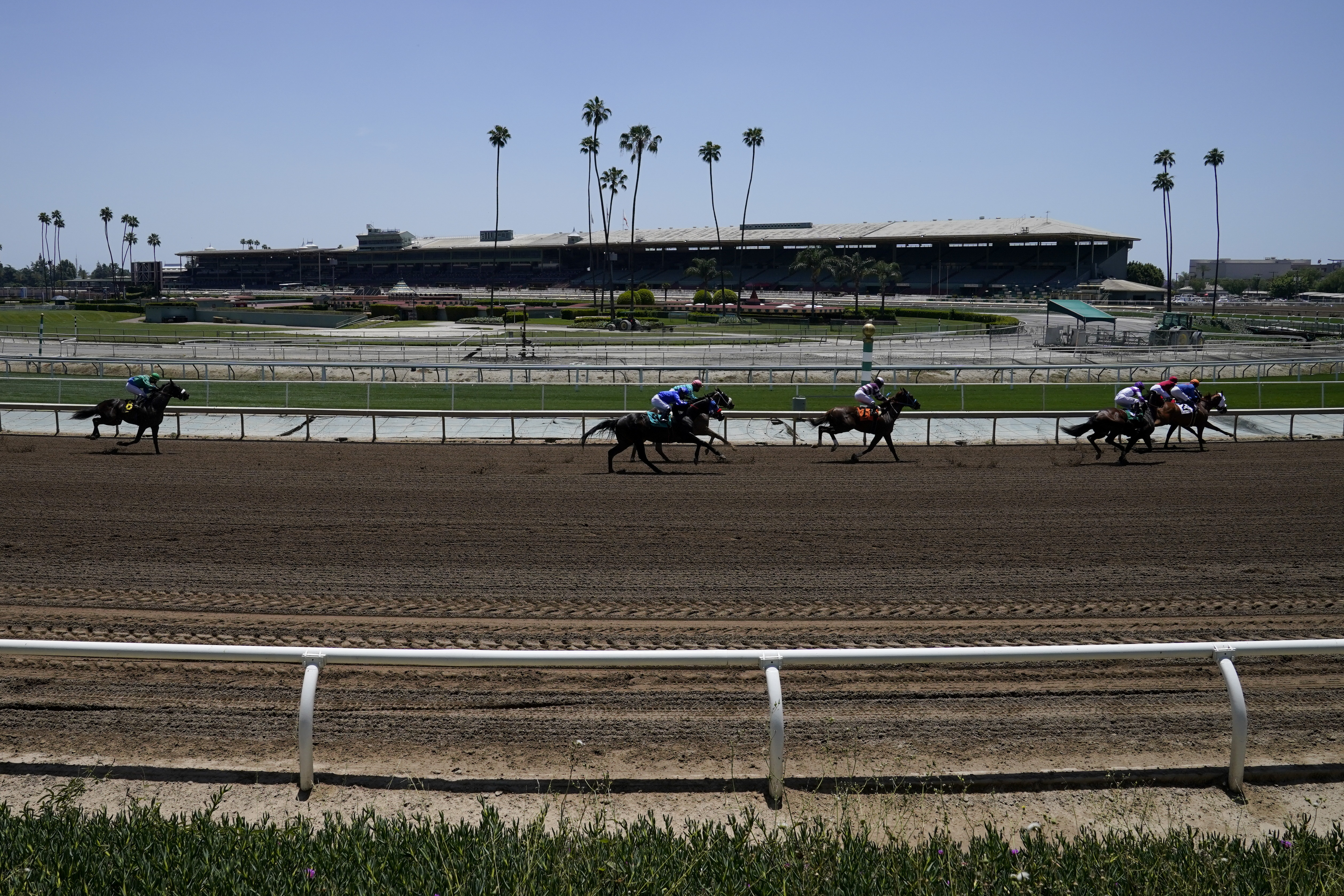 Santa Anita Returns Horse Racing