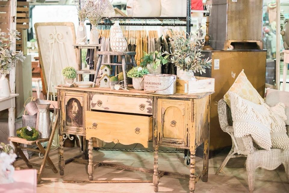 Spring shopping at Vintage Market Days