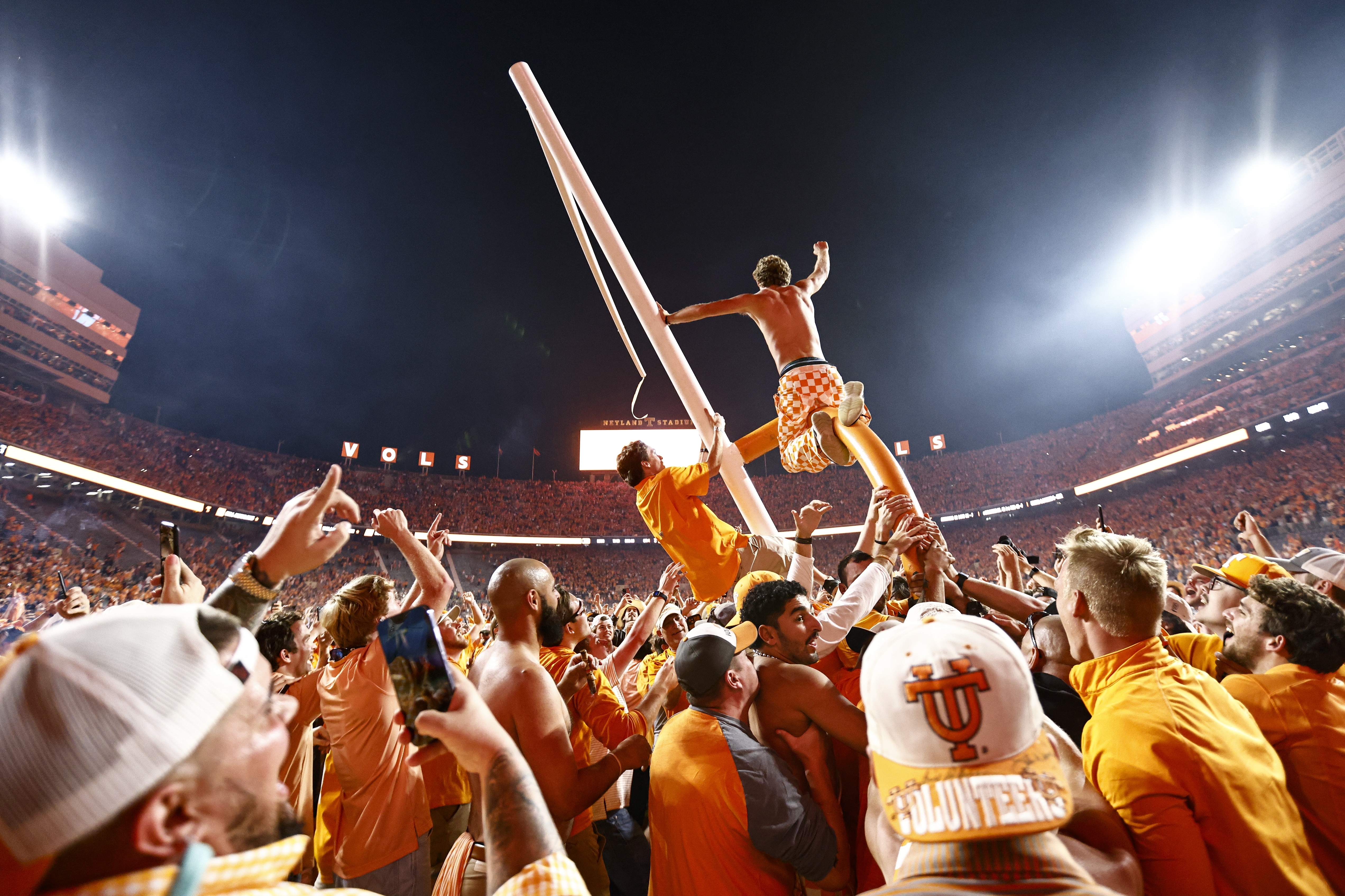 Tennessee defeats Alabama in football 2022