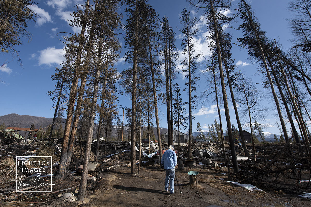 Man in front of burned lot_Troublesome Fire © 2020 lightboximages.com 0160.JPG Tom Copper