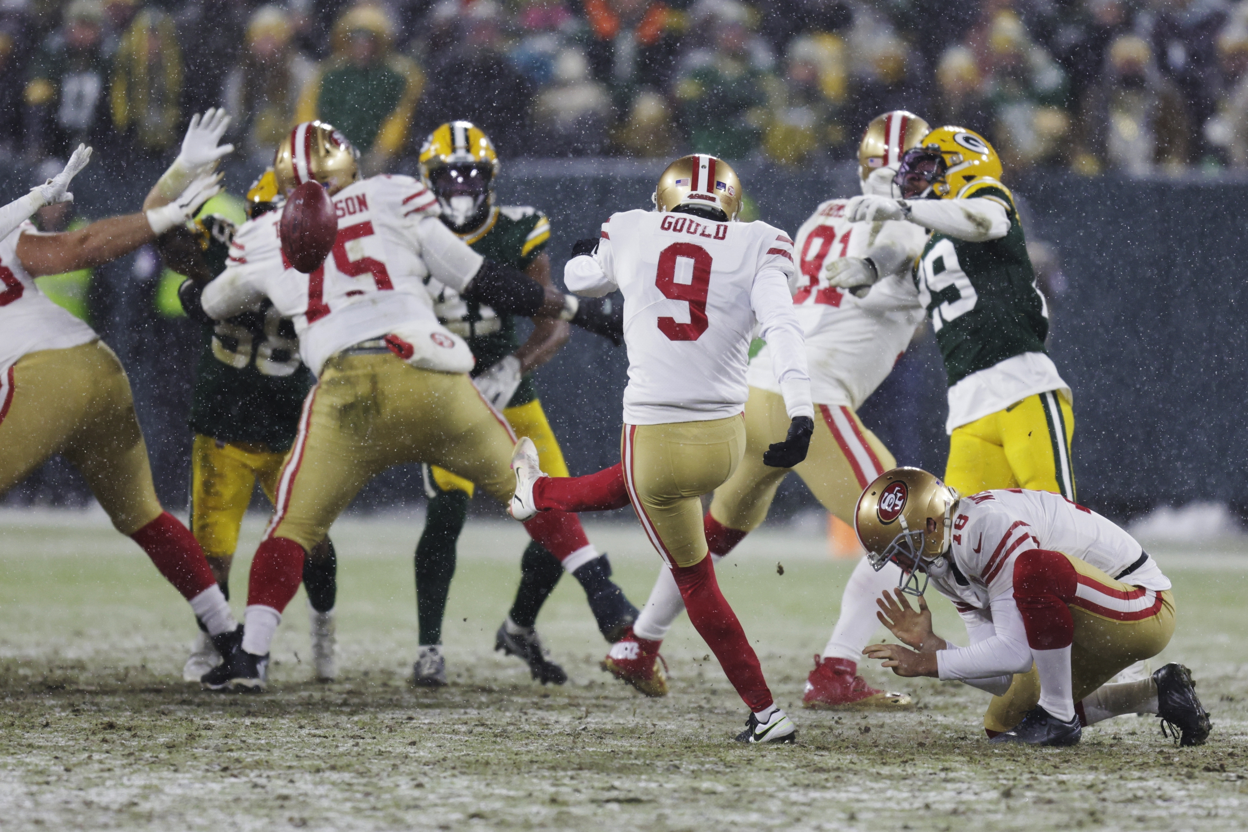 San Francisco 49ers kicker Robbie Gould kicks game-winning FG at Green Bay Packers in NFC divisional playoff game, Jan. 12, 2022