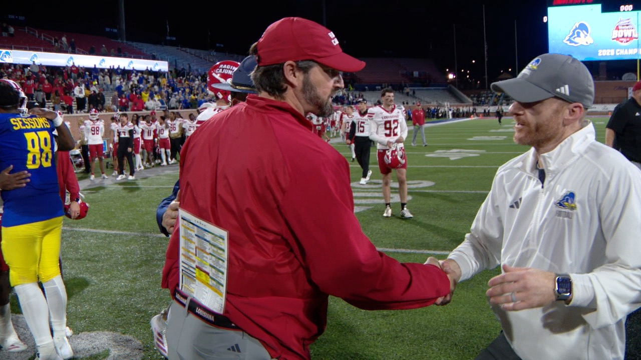 Desormeaux congratulates Clarty in 68 Ventures Bowl.jpg